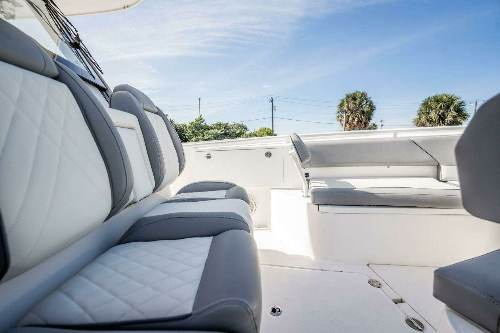 2021 Everglades 335 Center Console - Image 15