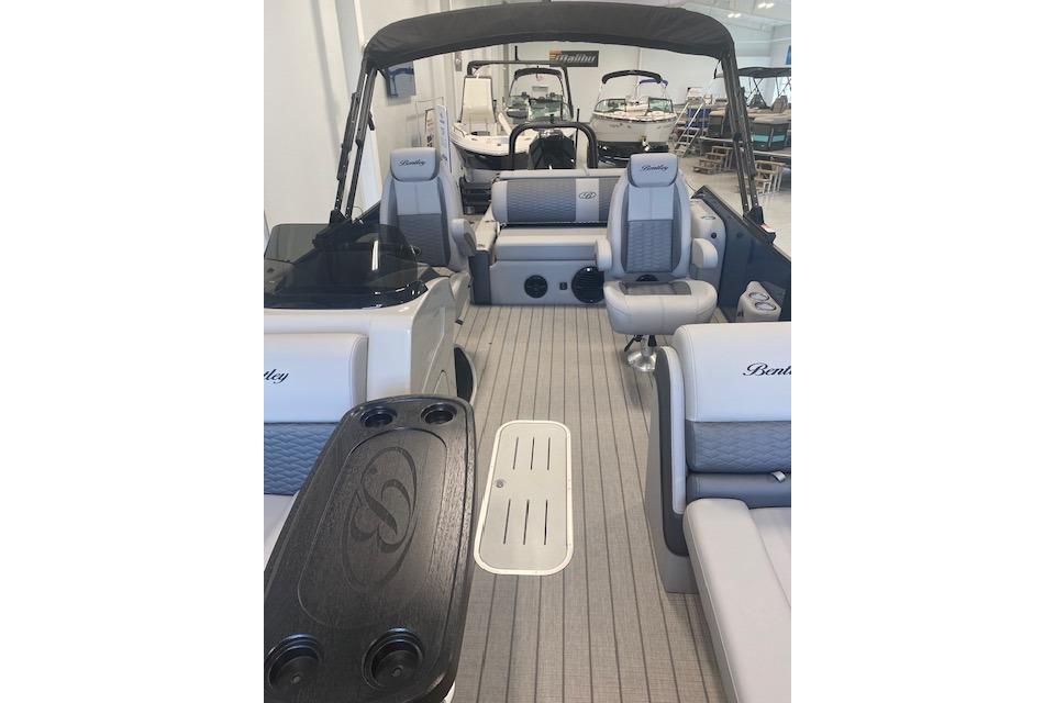 2026 Bentley Pontoons Elite 223 Swingback interior with luxurious seating and modern design.