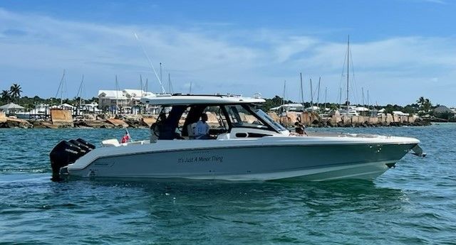 2023 Boston Whaler 350 Realm