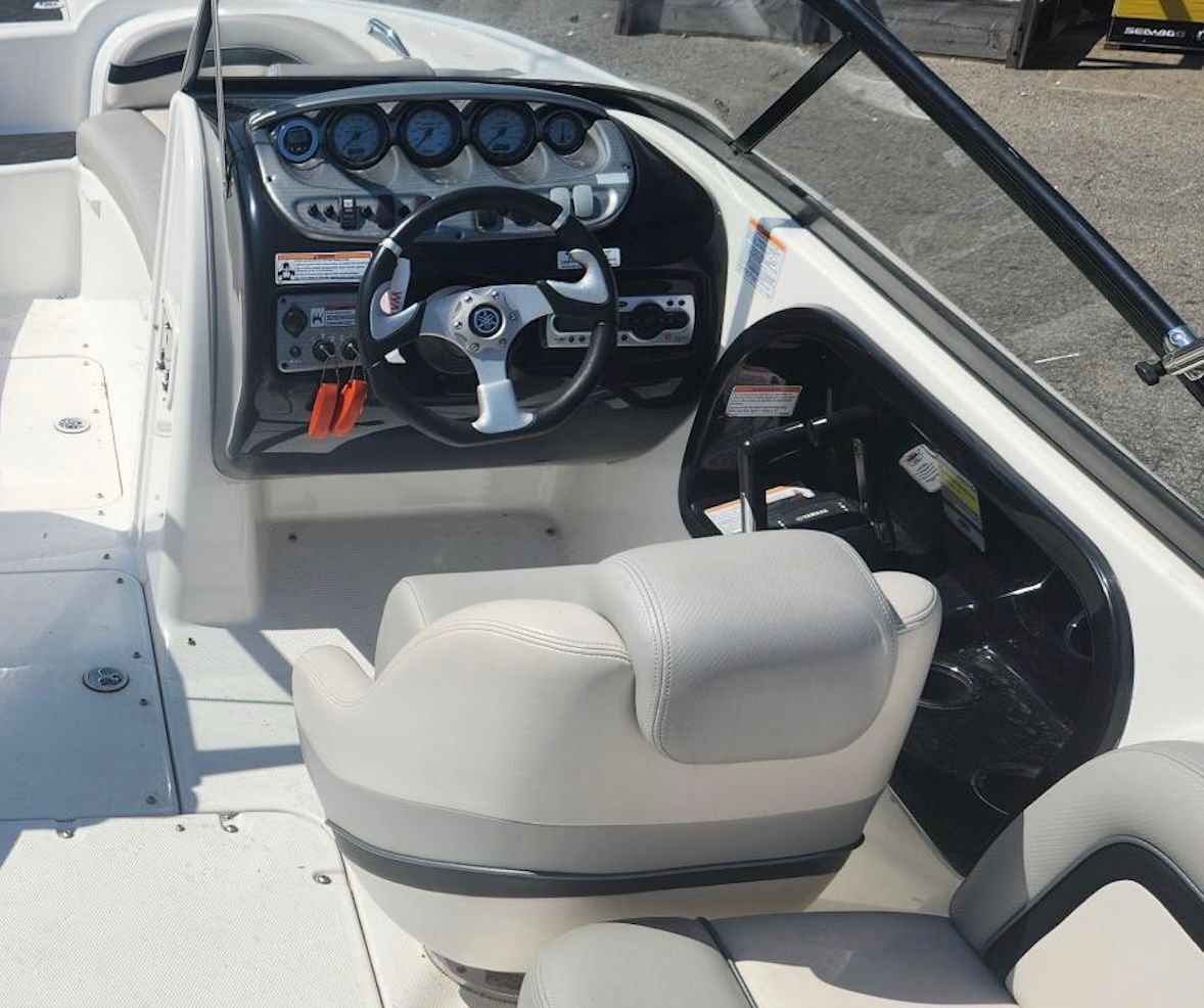 2010 Yamaha Boats 212SS - 2