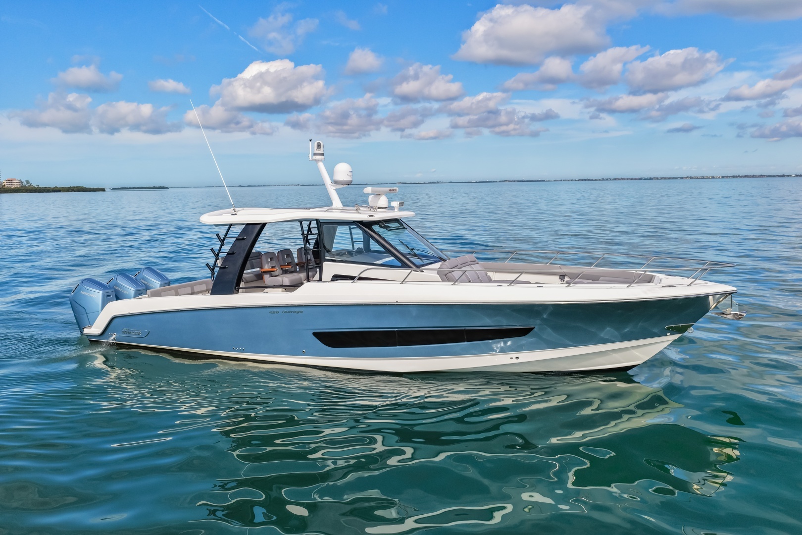 2023 Boston Whaler — - Image 20