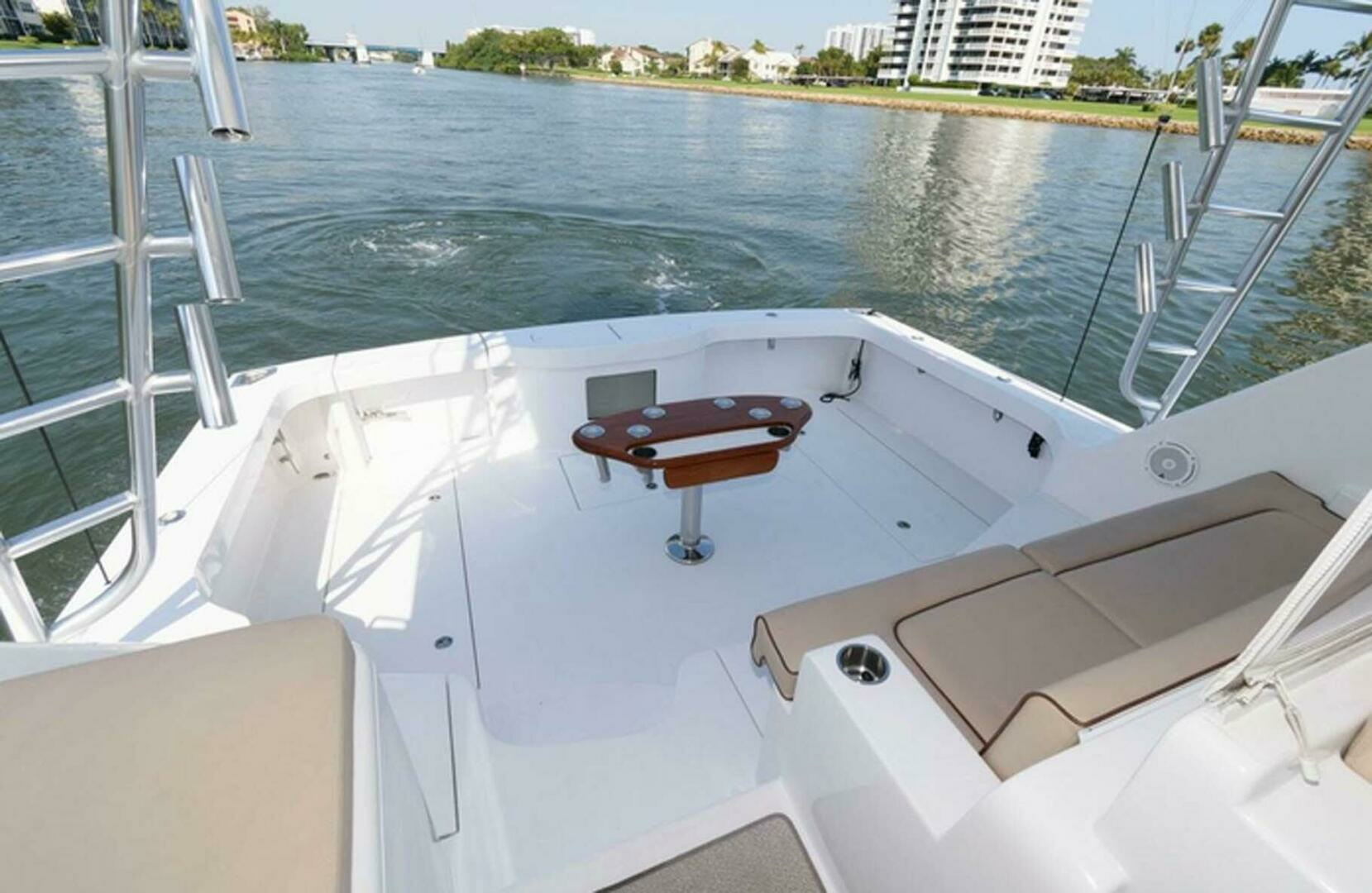 2015 Hatteras Express Sportfish - Image 22