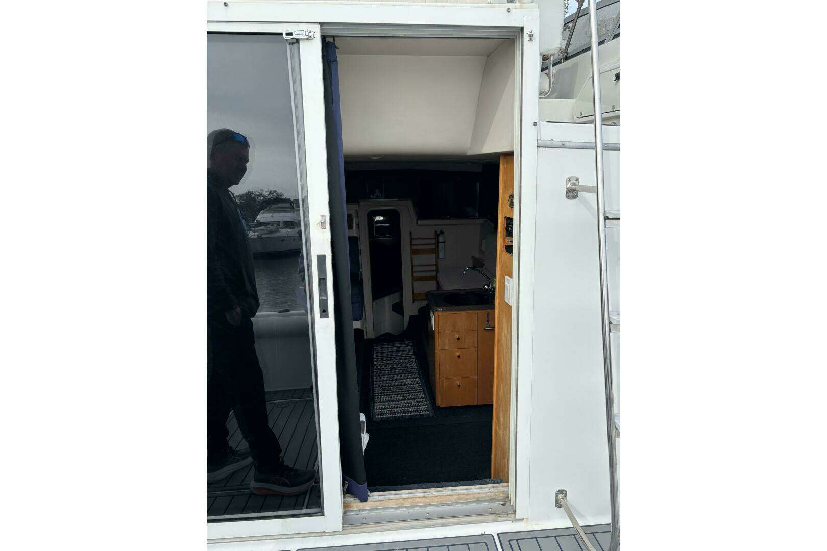 1996 Carver 320 Voyager - Image 42
