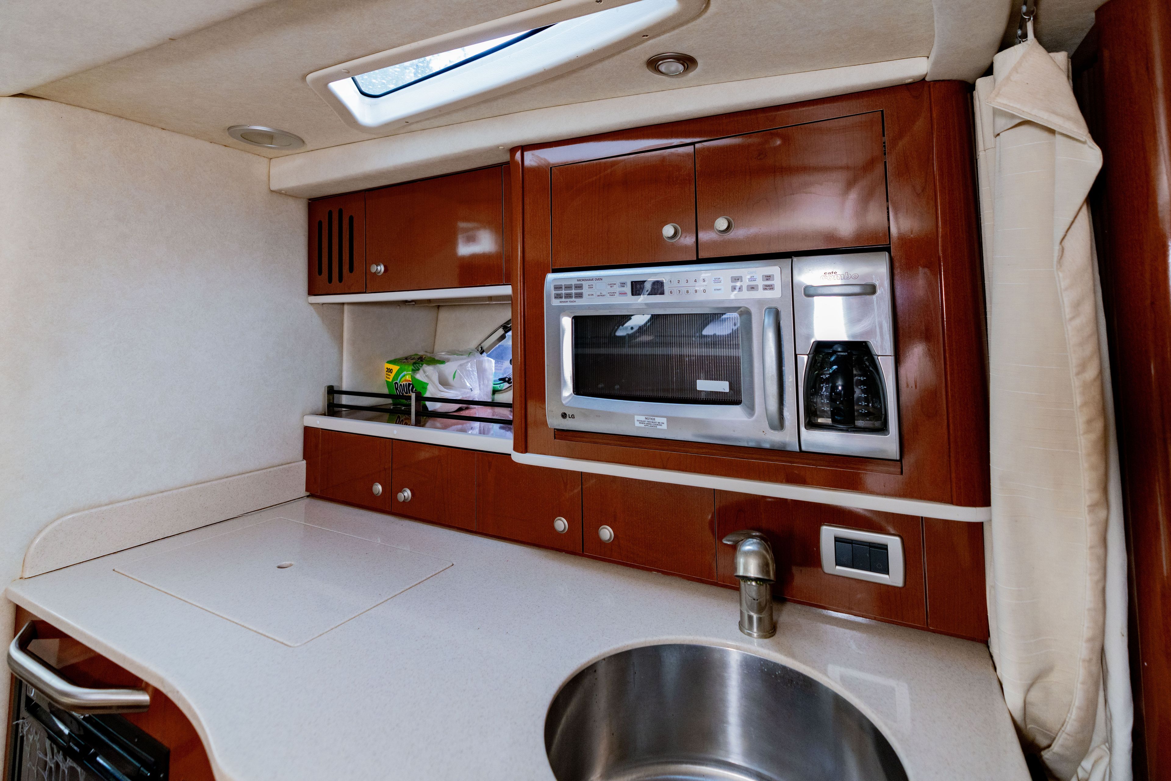 2010 Sea Ray Sundancer 330 - 49