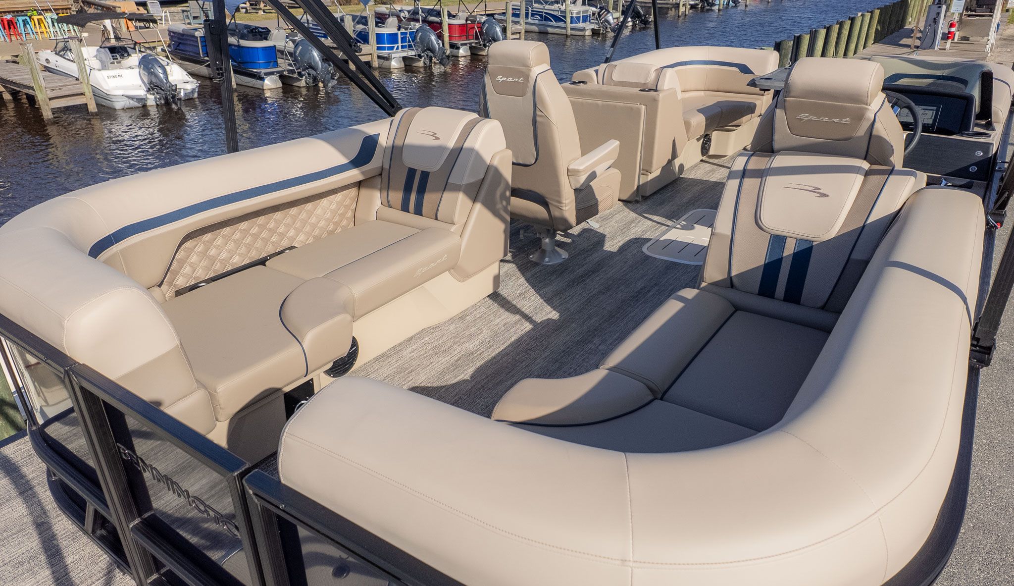 2026 Bennington 22 S STERN RADIUS - 4