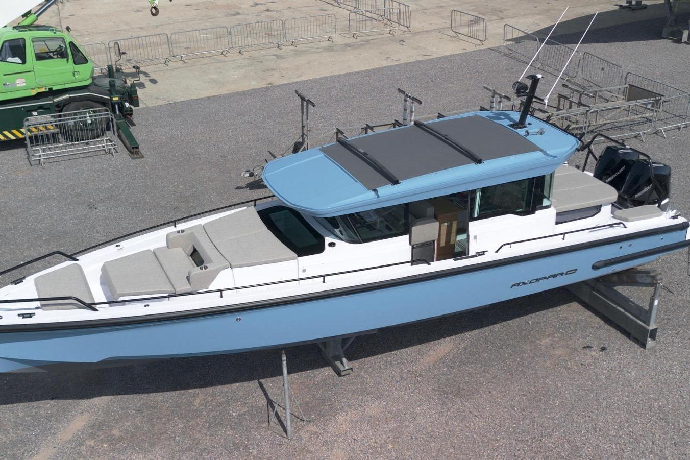 2025 Axopar 37 XC Cross Cabin