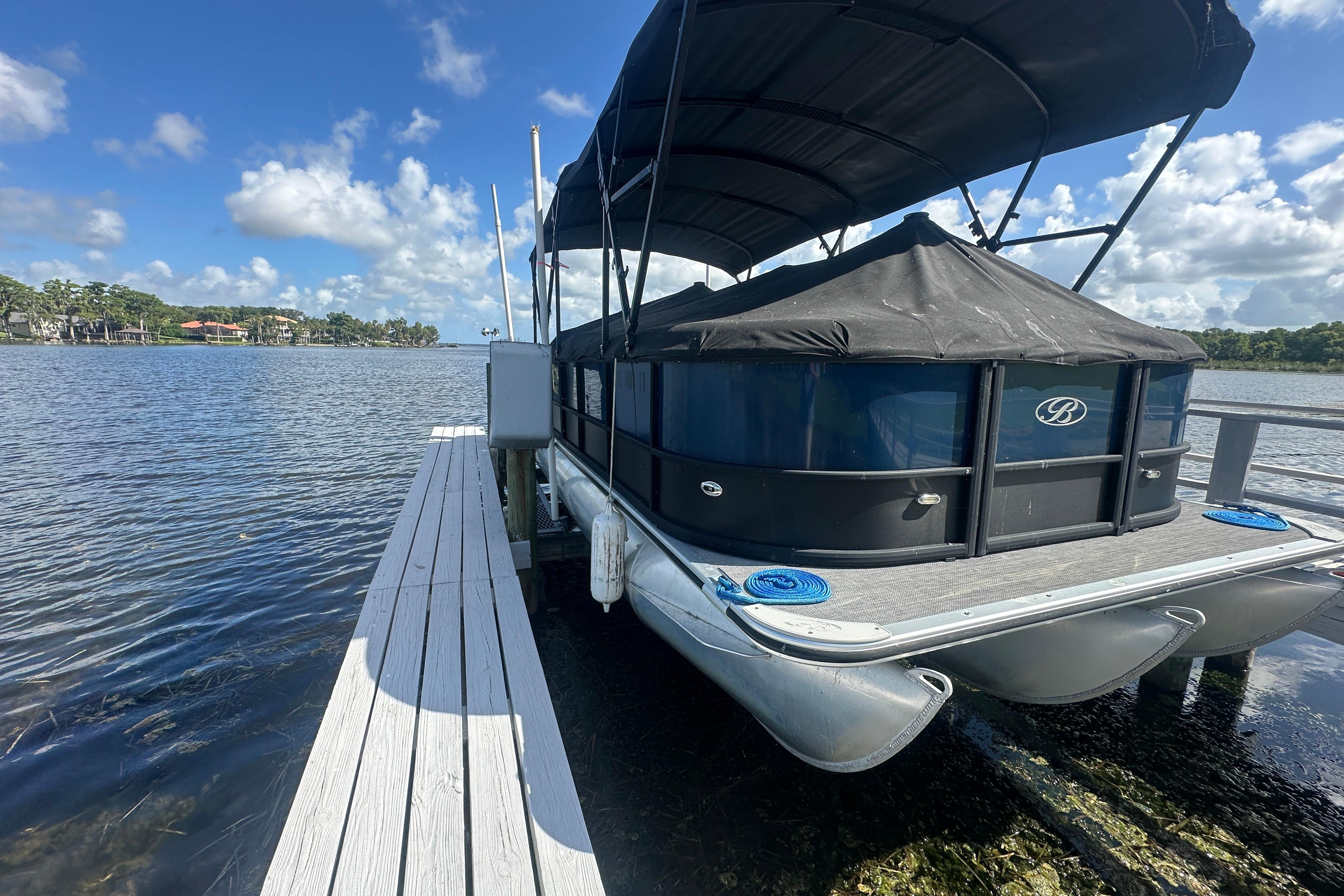 2023 Bentley Pontoons Legacy 243 Swingback