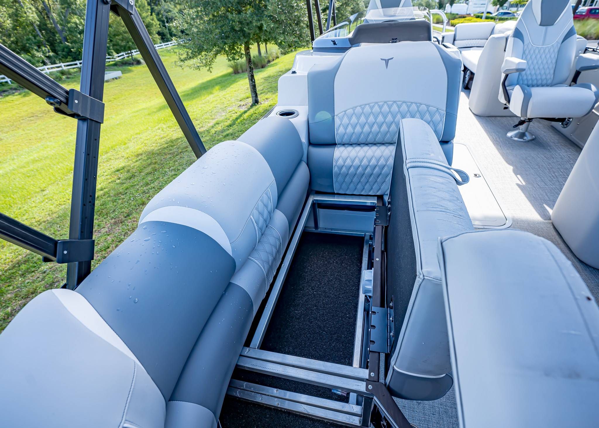 2025 Tahoe Pontoon Cascade 25 Quad Lounge - 23
