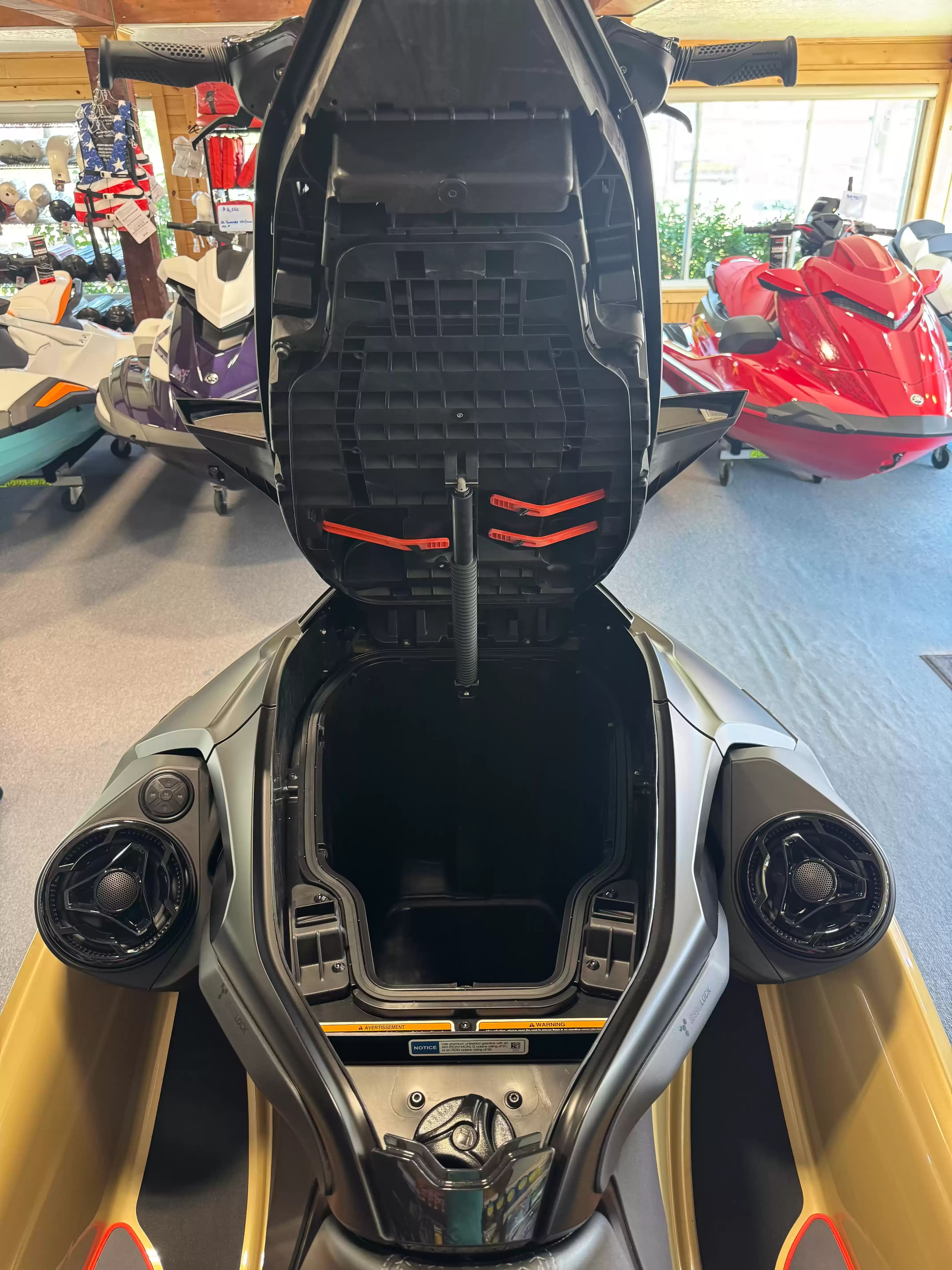 2025 Sea-Doo RXT-X 325 - 5