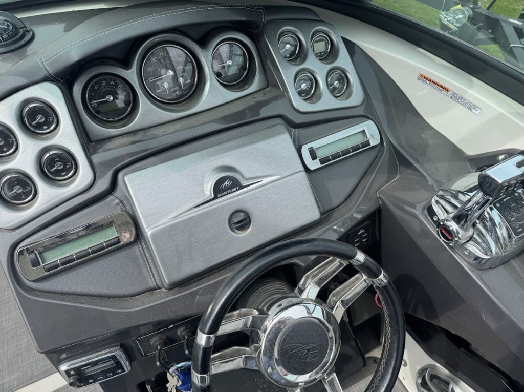 2011 Monterey 328SS Super Sport - 12