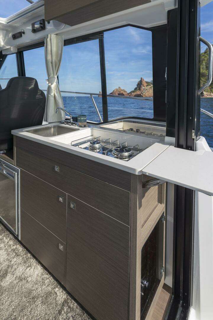 2026 Jeanneau NC 895 Series 2 - Image 5