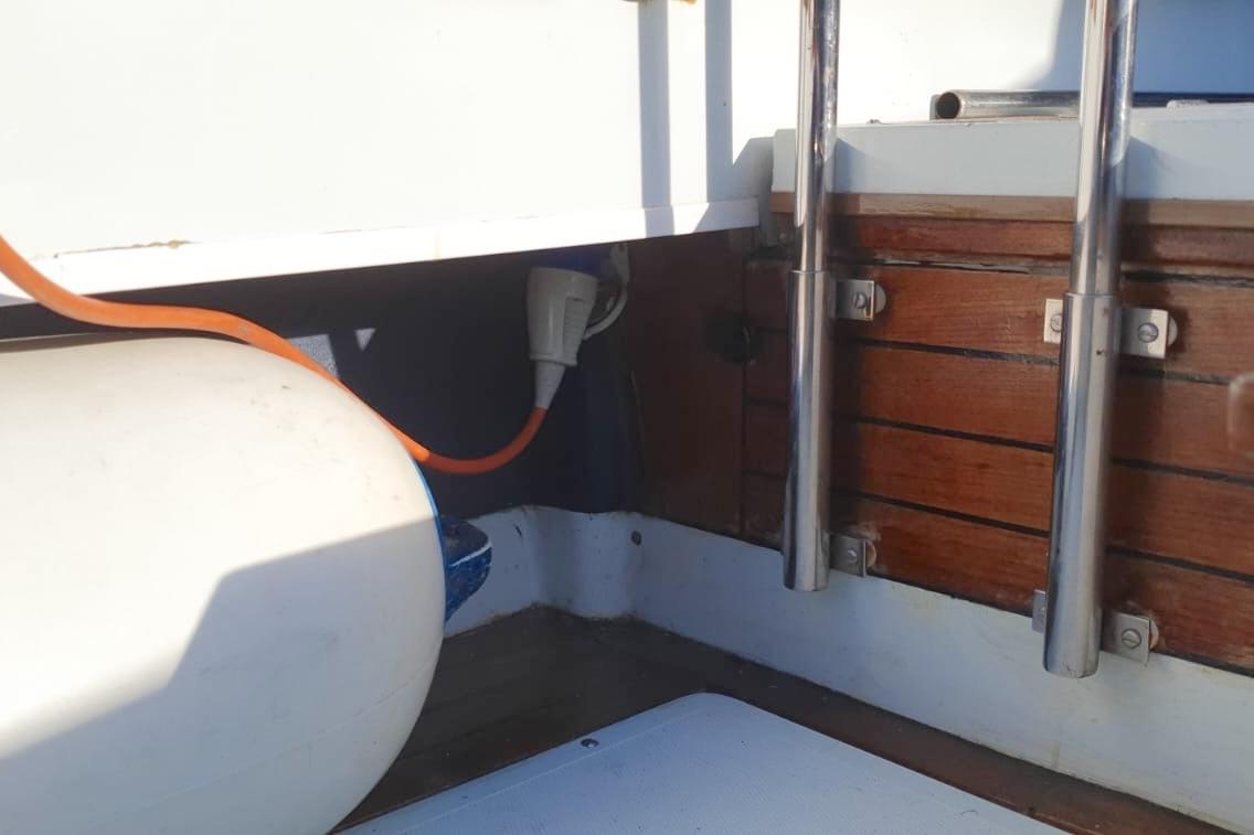 1989 Fairey Spearfish MKIII boat interior with orange cable and wooden paneling.