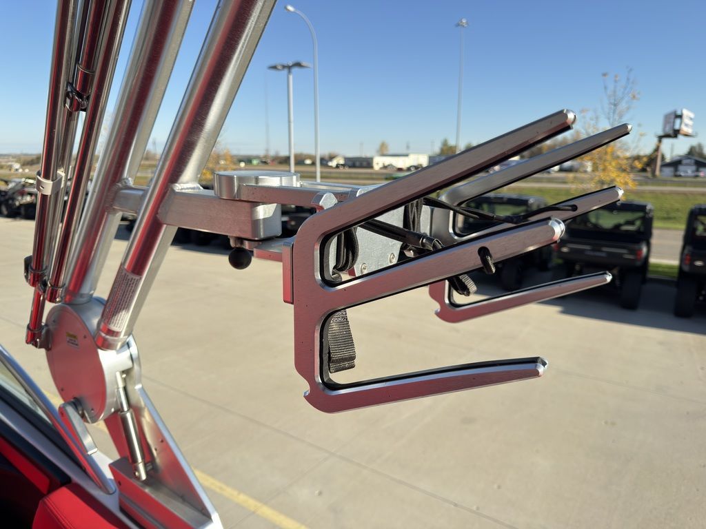 2019 MasterCraft XT22 - 24
