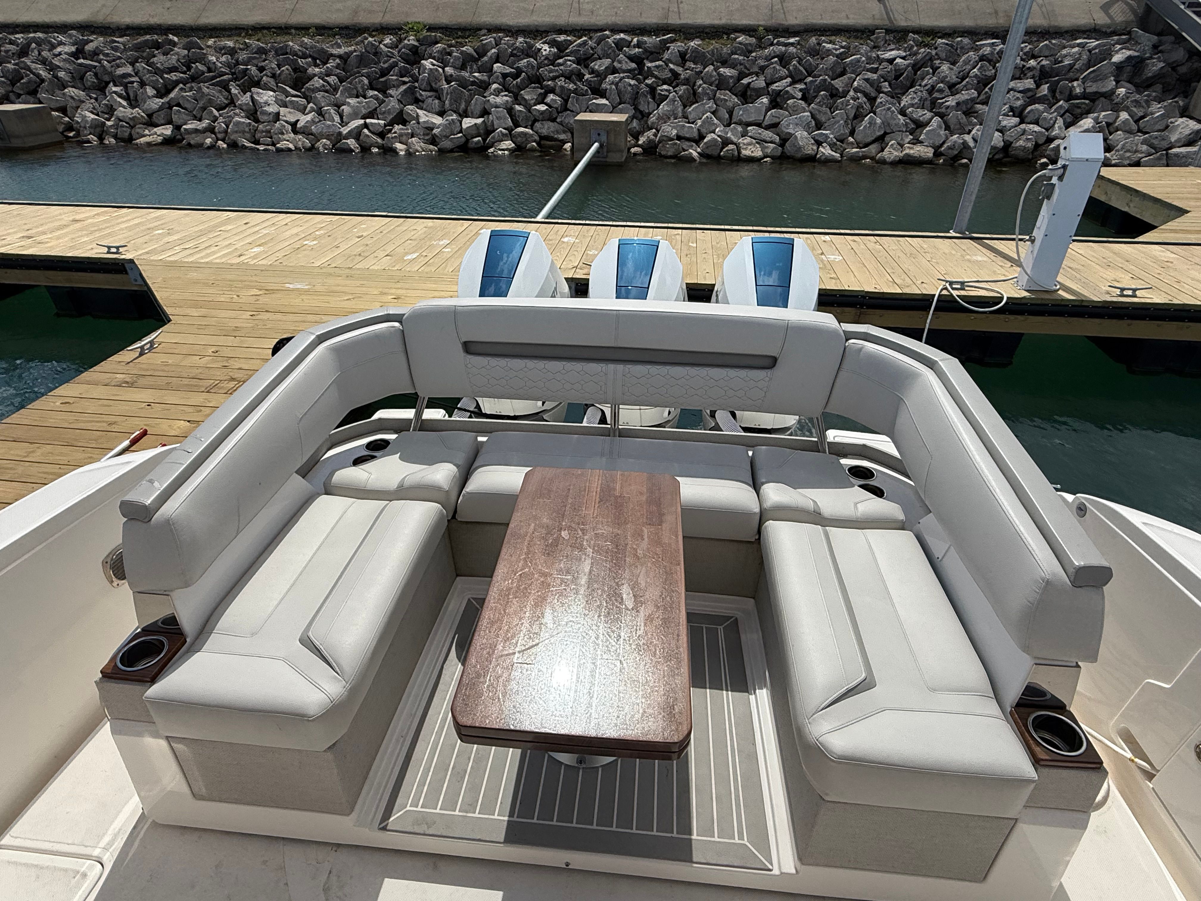 2024 Tiara Yachts 38 LS - 10