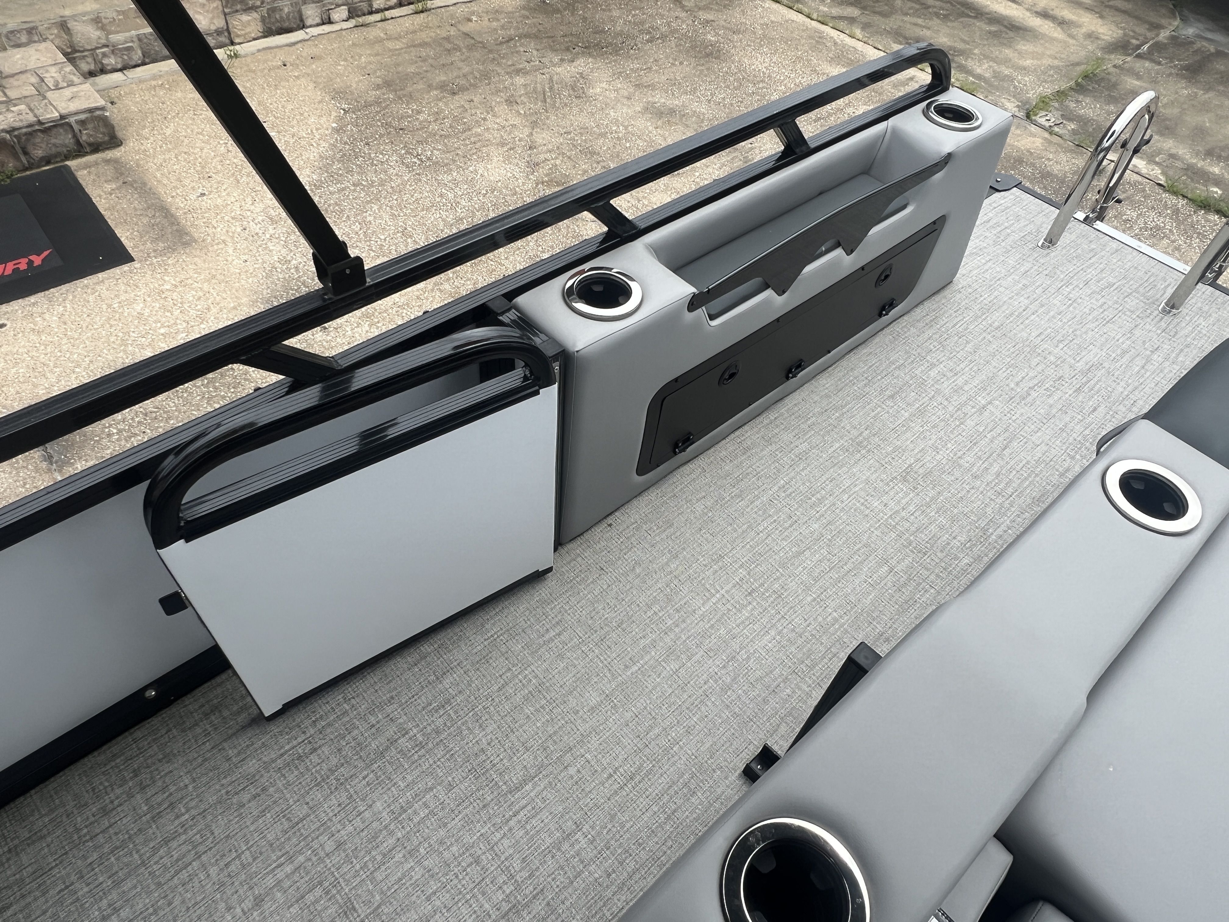 2025 Avalon LSZ Versatile Rear Bench - 23' - 32