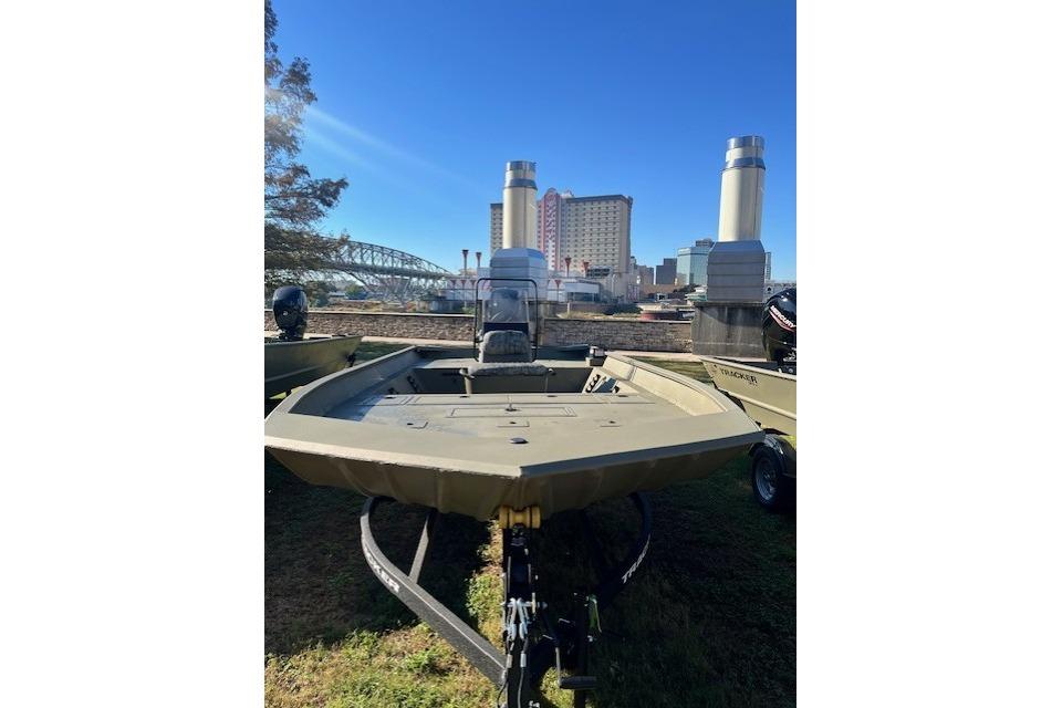 2026 Tracker Grizzly 2072 CC boat displayed outdoors with cityscape background.