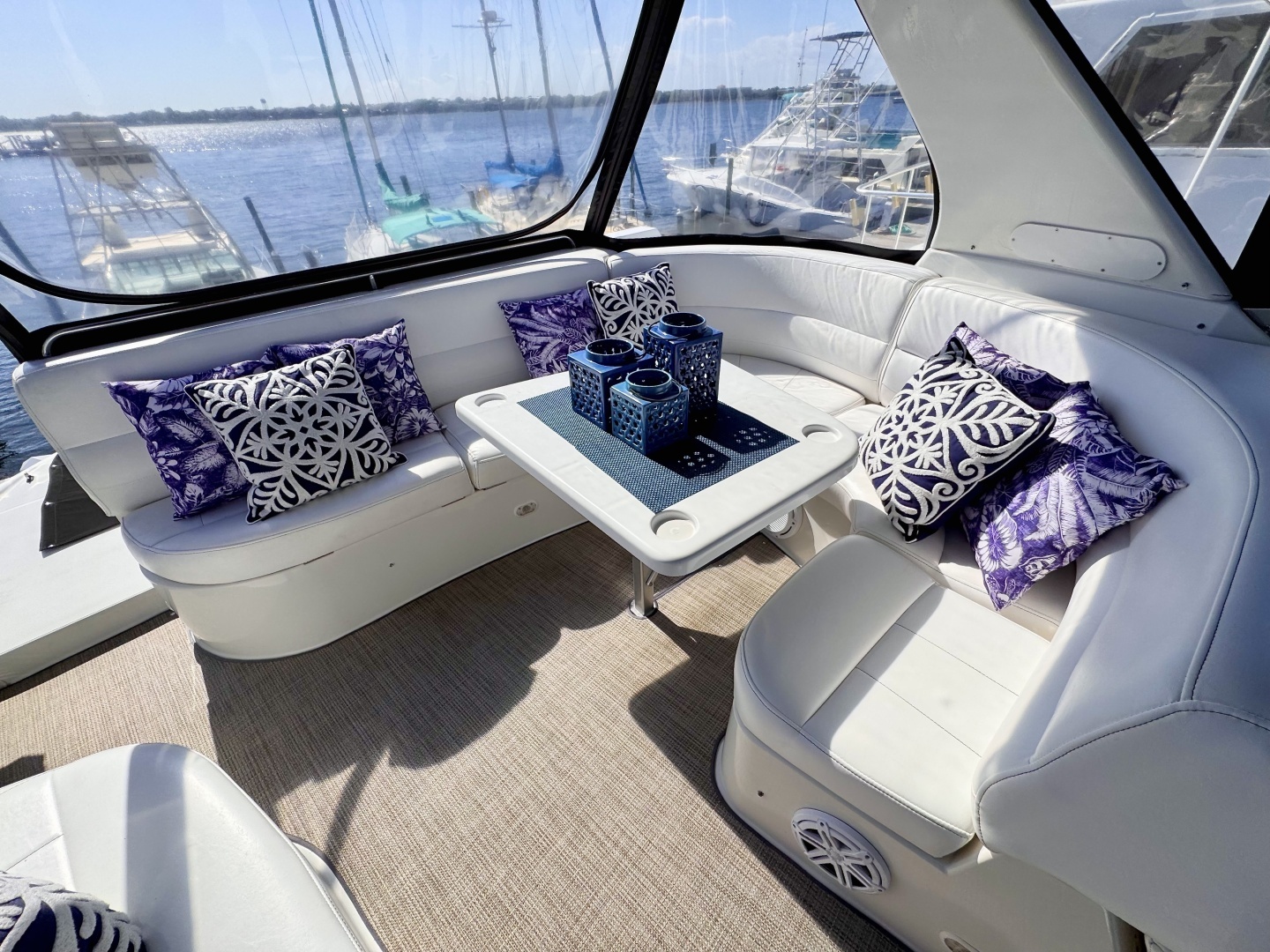 1998 Carver Voyager 530 - Image 4