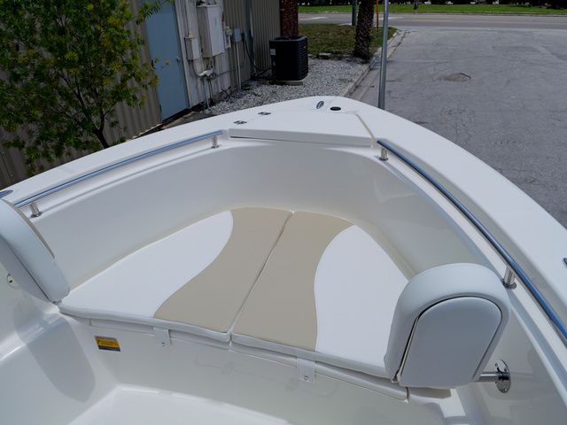 2027 Bulls Bay 230 Center Console - 25