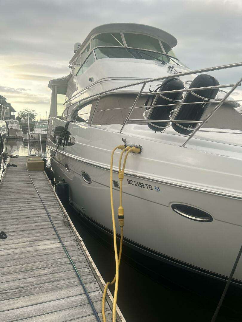 2003 Carver 466 Motor Yacht - Image 3