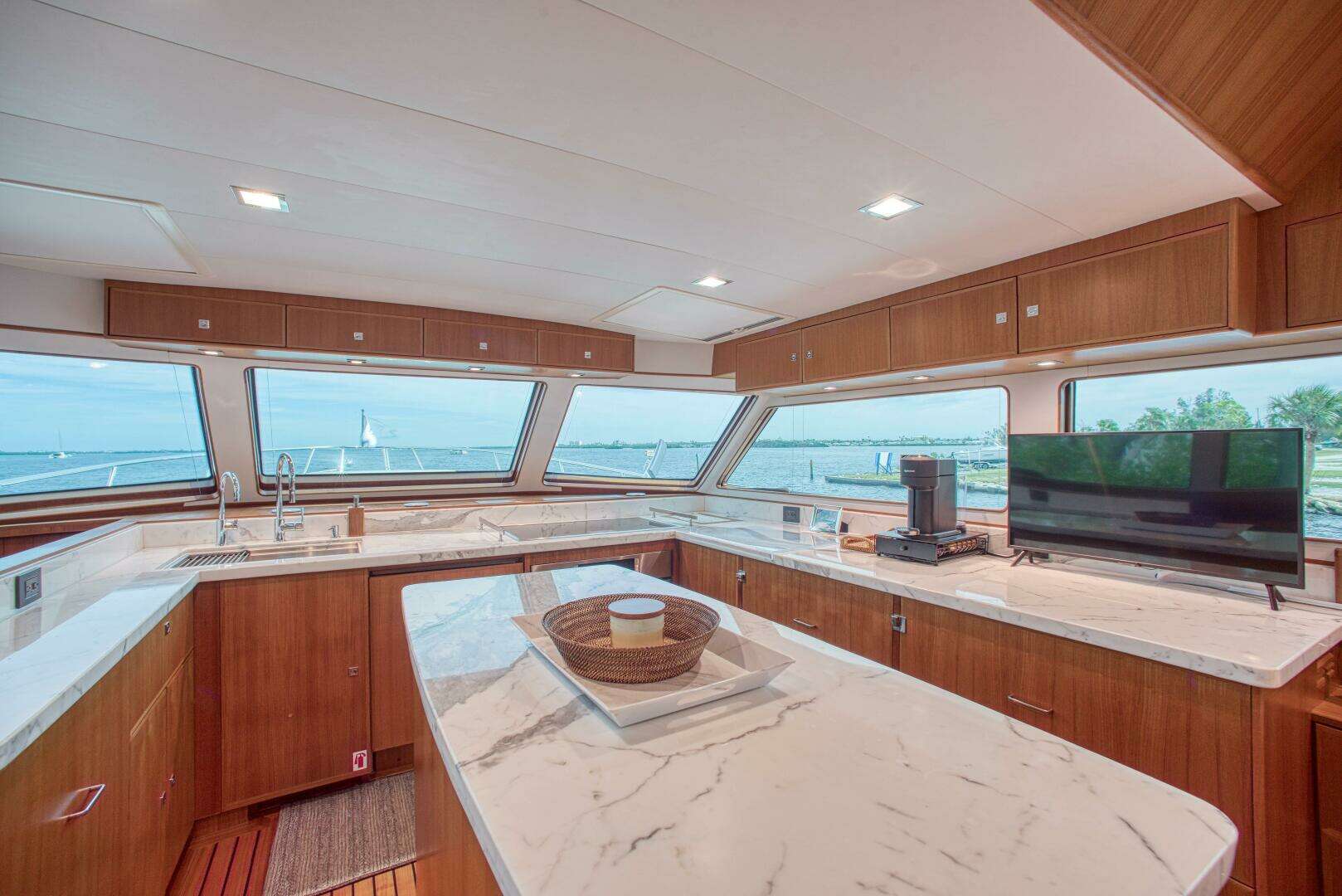 2023 Marlow Explorer 70E-CB - Image 12