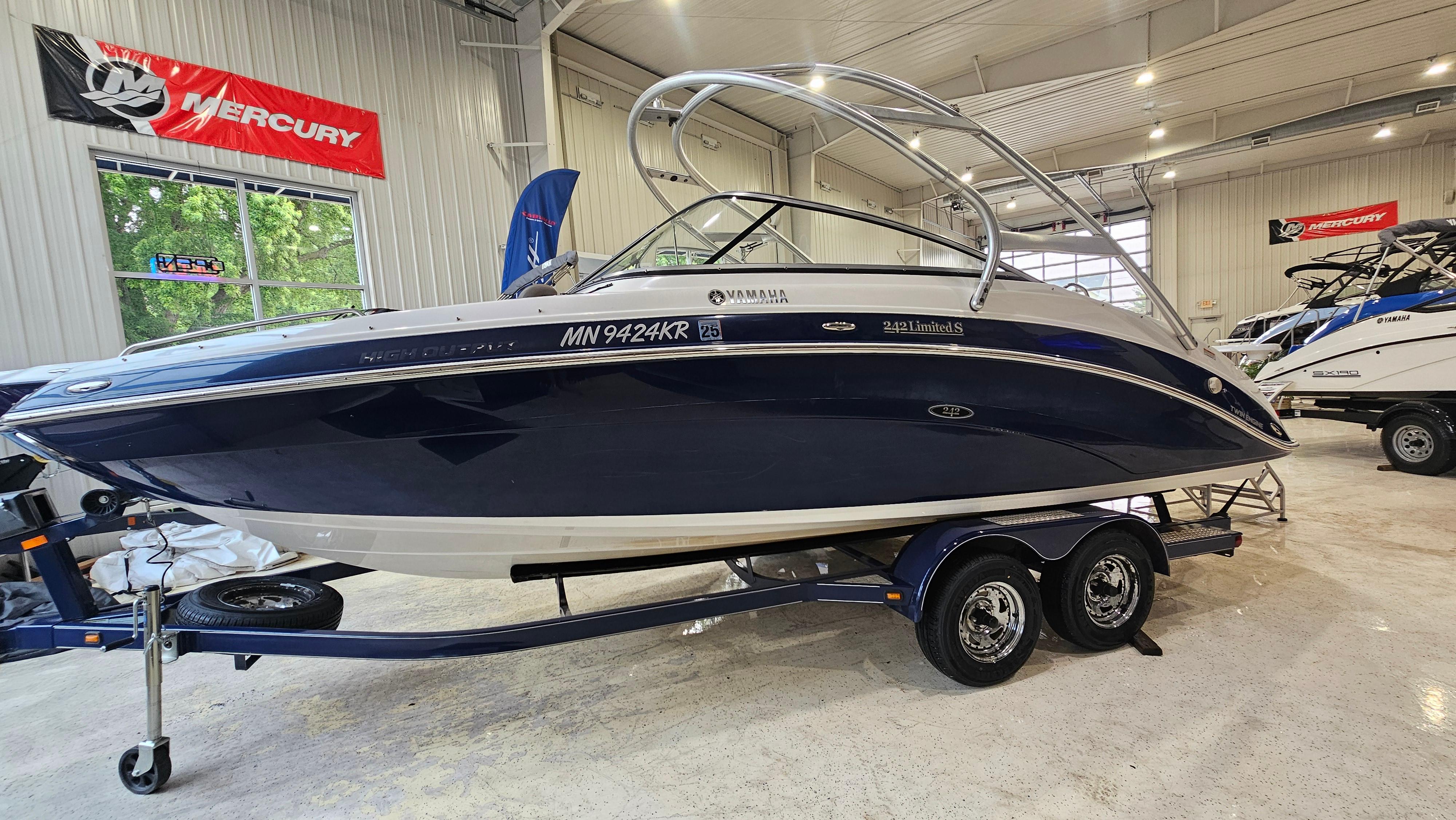 2011 Yamaha Boats 242 Limited S