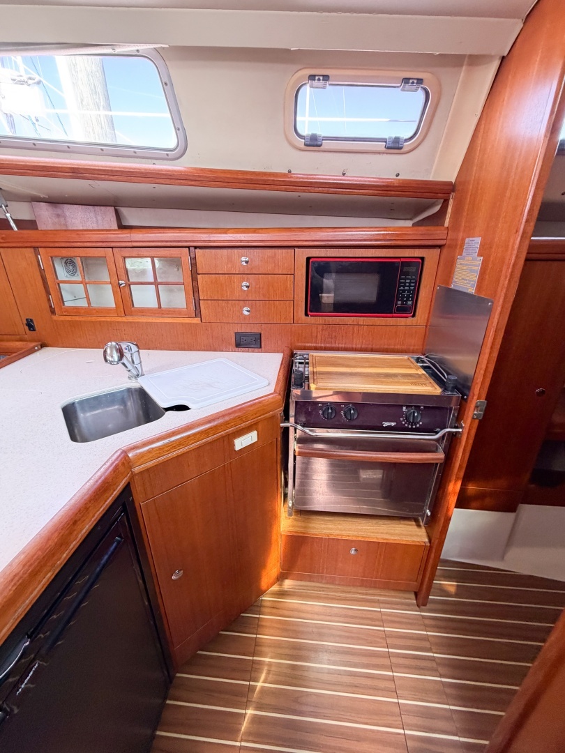 2005 Hunter 36 - Image 36