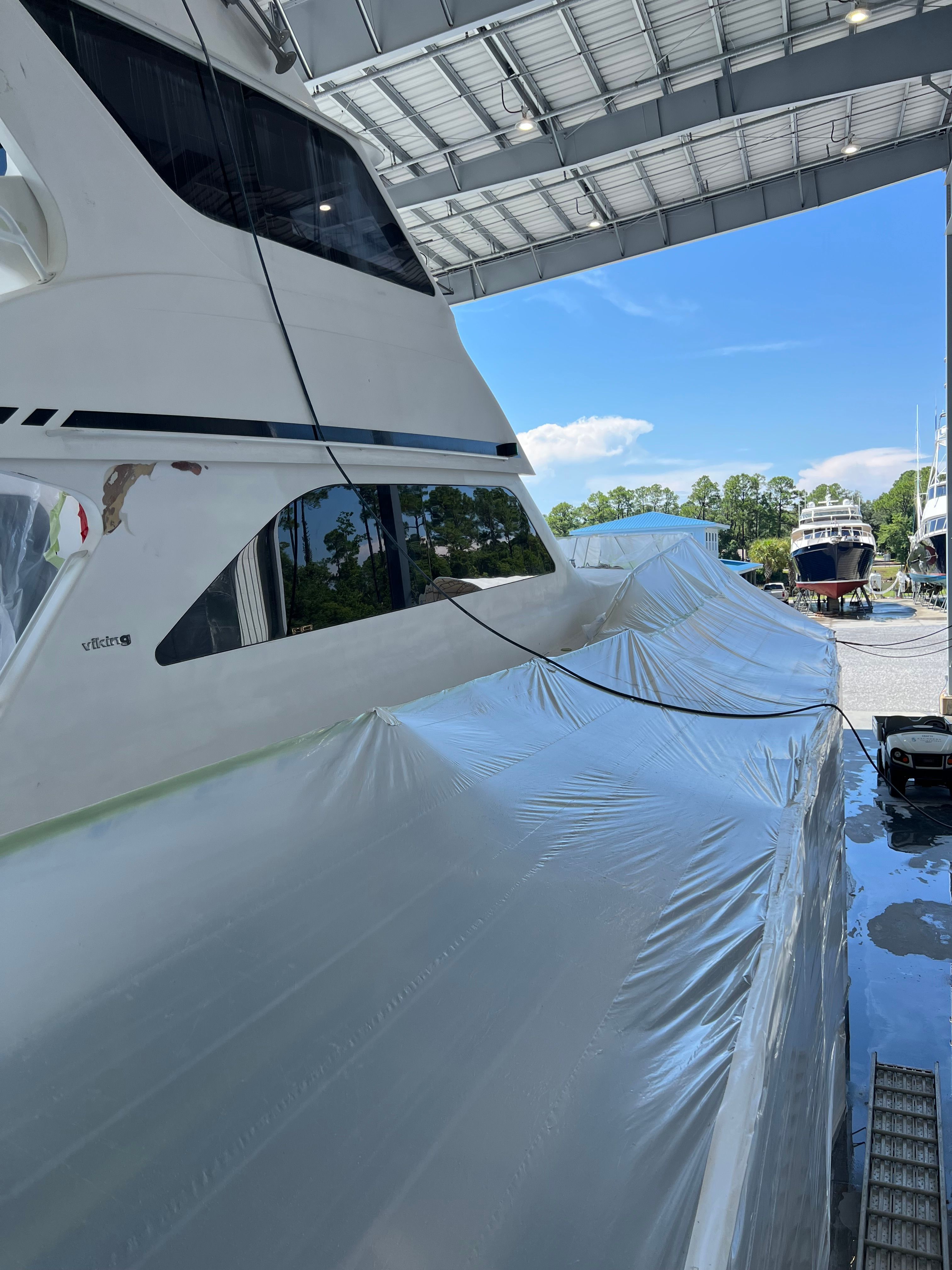 2002 Viking 61 Enclosed Bridge - 6