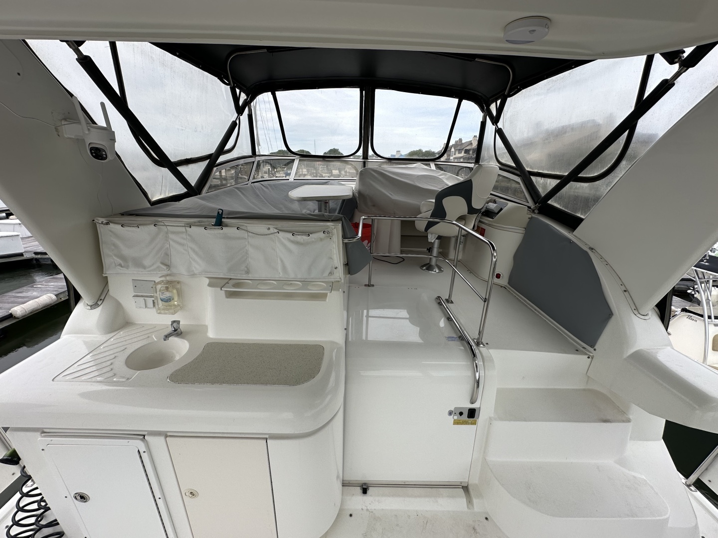 1998 Cruisers Yachts 3650 Aft Cabin - Image 15