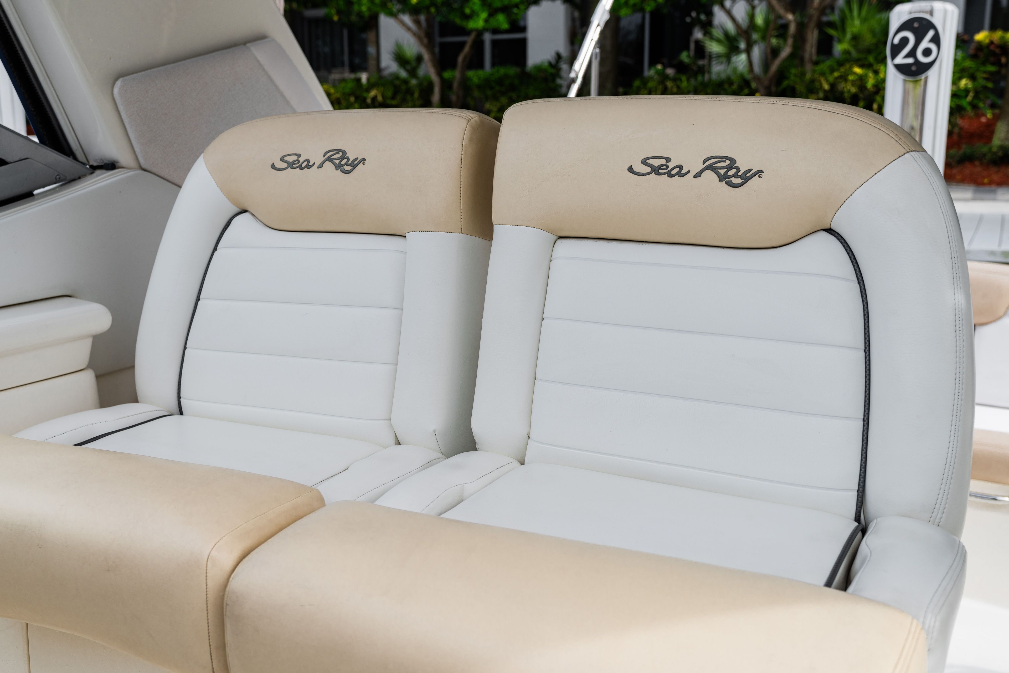2010 Sea Ray Sundancer 330 - 39
