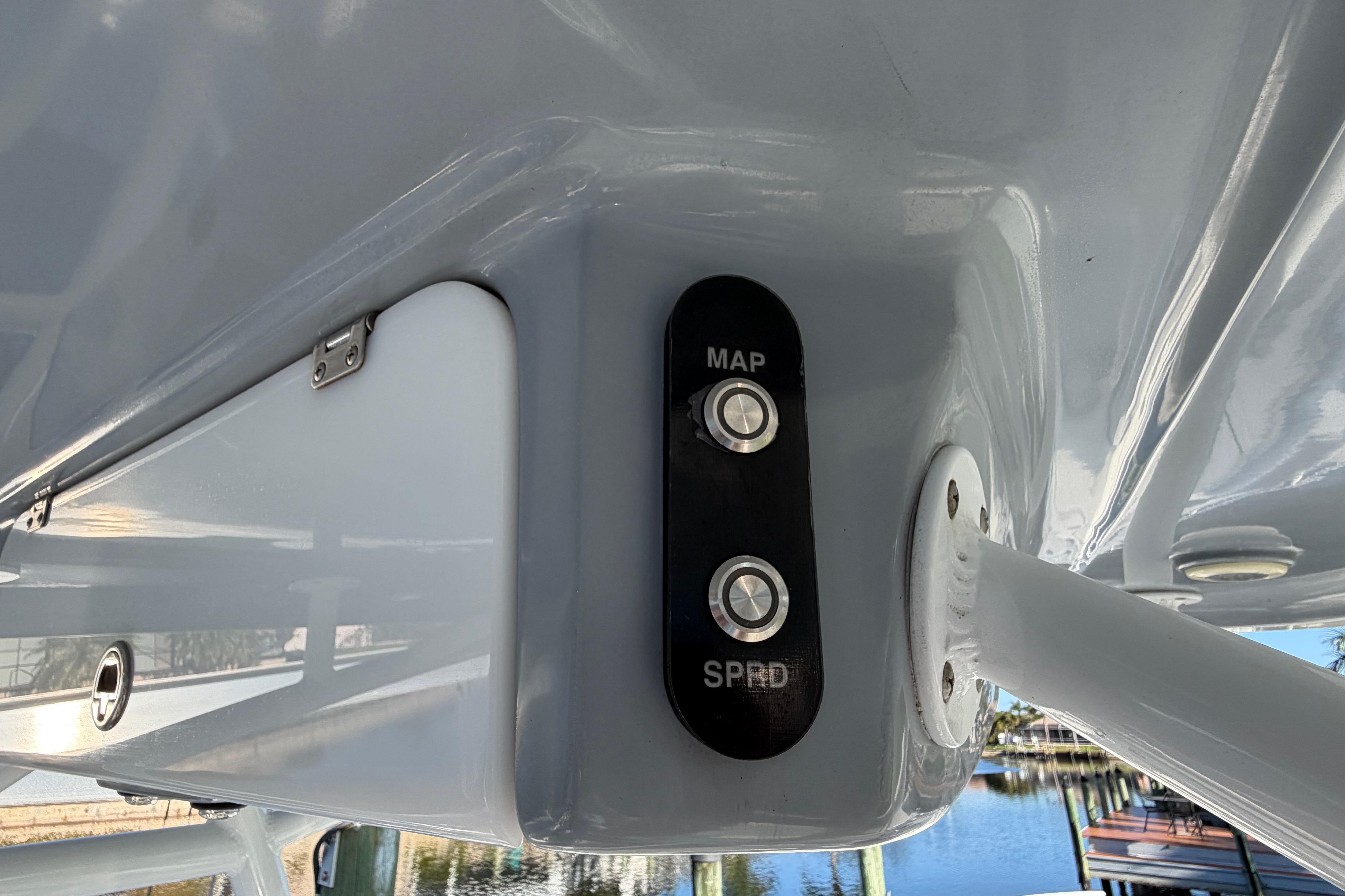 2022 Glasstream 328 Pro-XS boat interior with MAP and SPRE buttons.