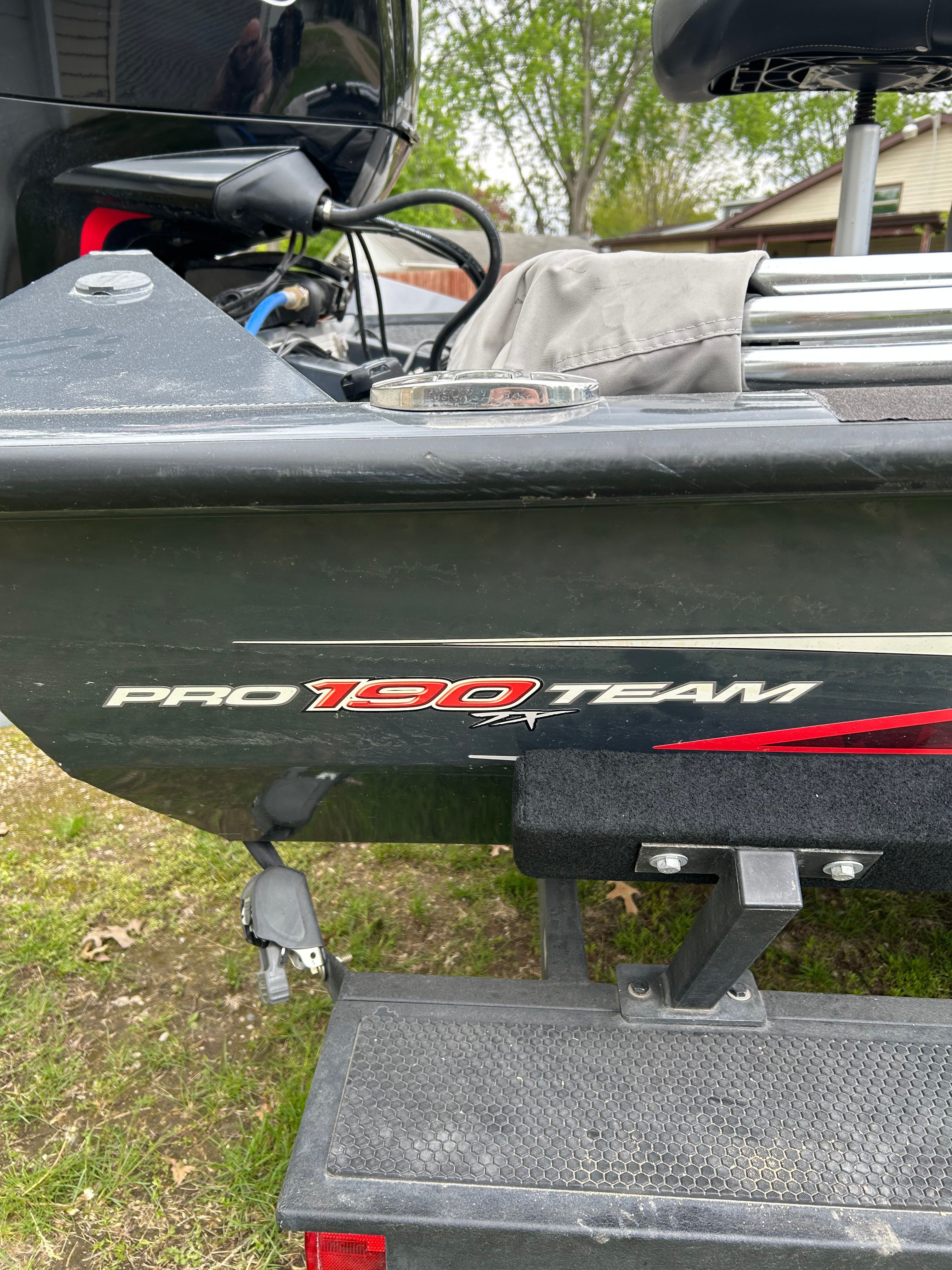 2021 Tracker Pro Team 190 TX boat rear view outdoors.
