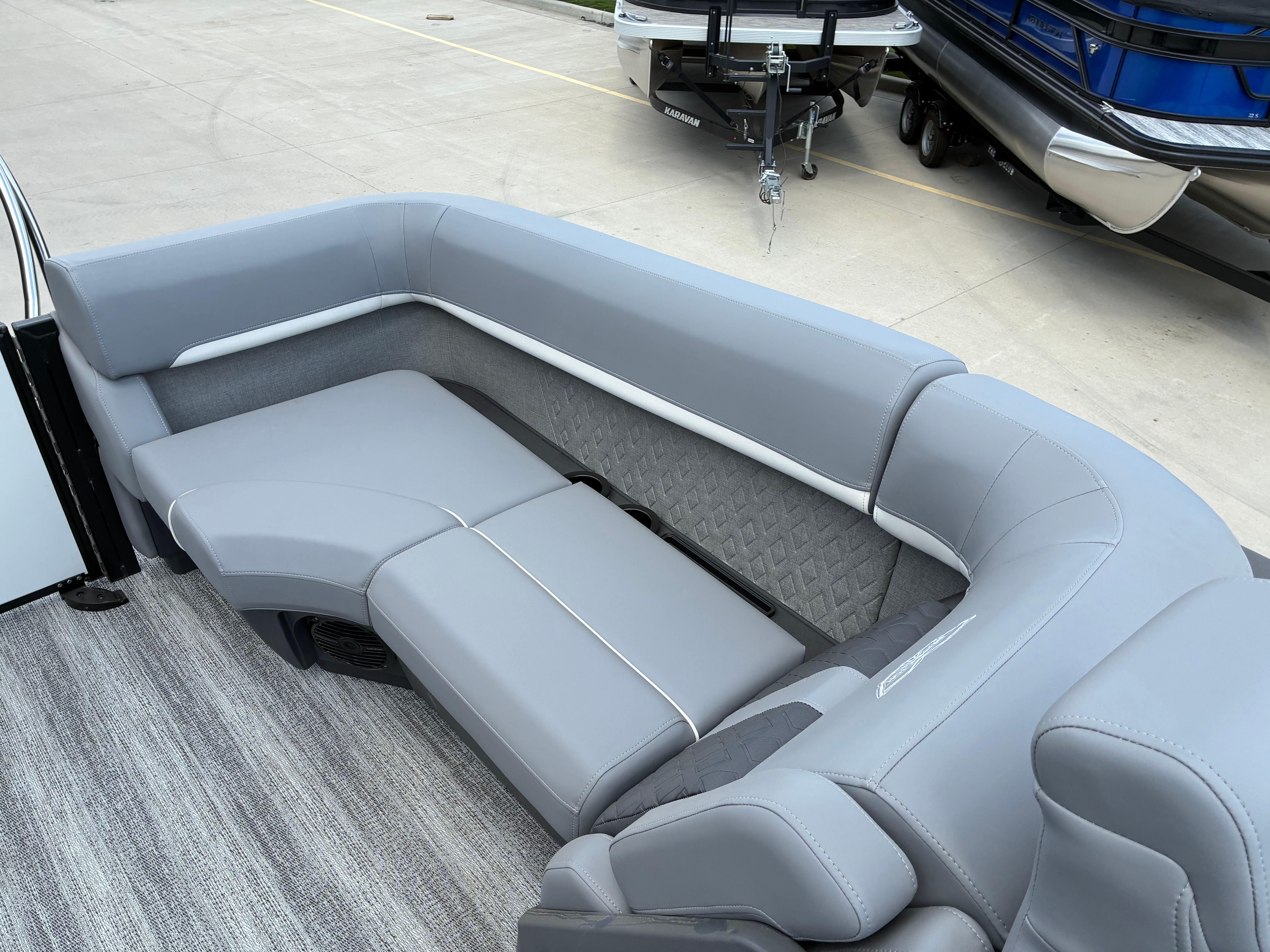 2026 Bennington 24 M Fastback - Quad Bench - 15