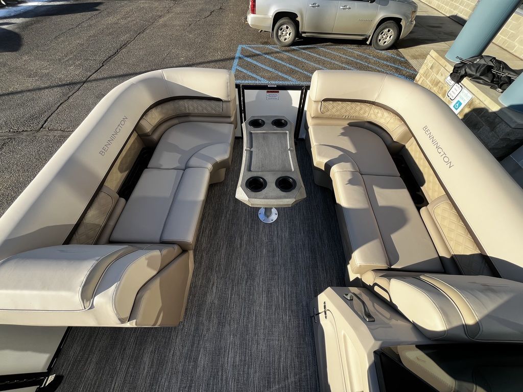 2026 Bennington 22 S STERN RADIUS - QUAD BENCH - 24