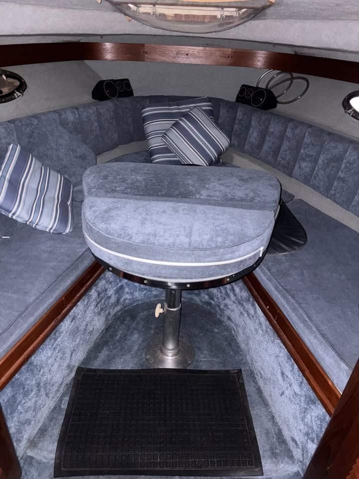 1986 Tiara Yachts 2700 Continental - 8