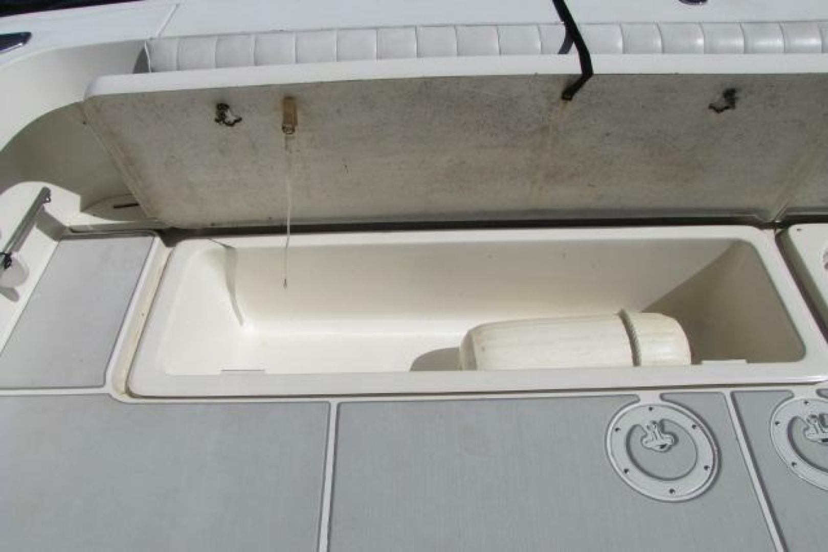 1997 Sea Ray 370 Express Cruiser - Image 21