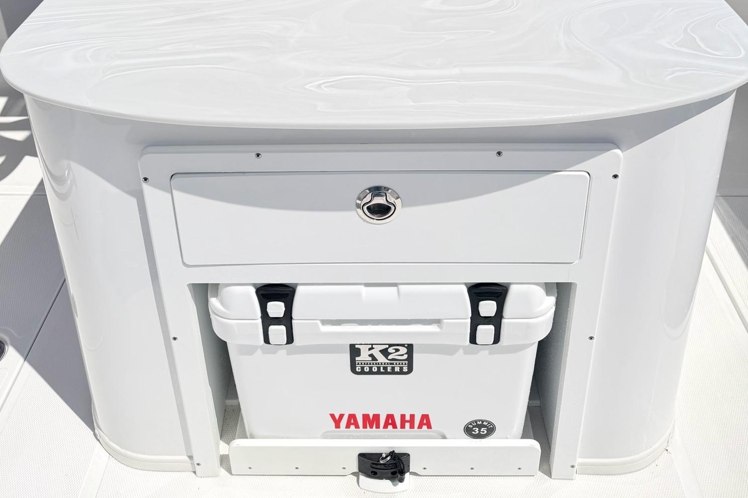 2026 Seahunt Ultra 305 CB boat with K2 cooler and Yamaha branding.