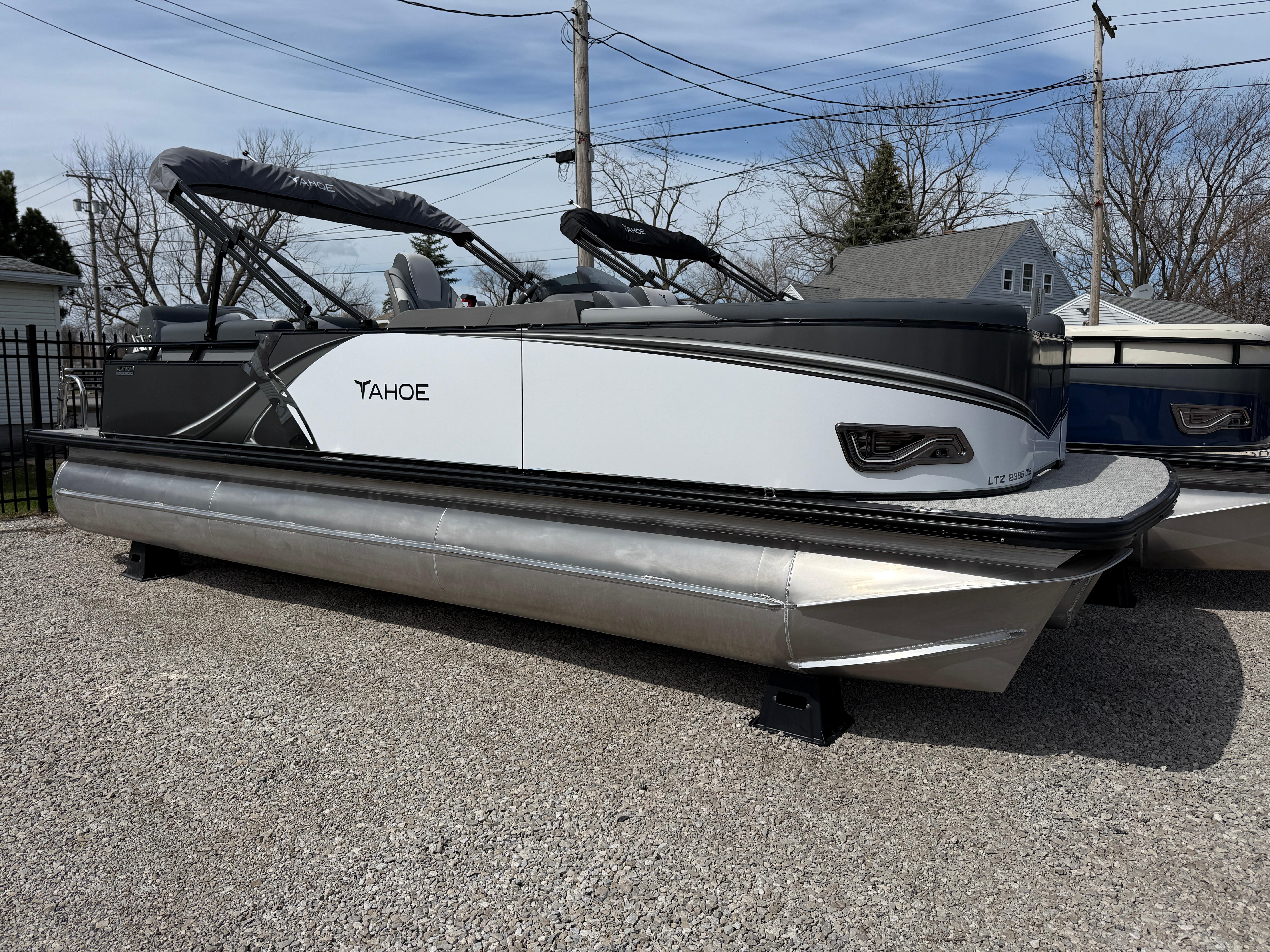 2025 Tahoe Pontoon LTZ Quad Lounger Shift