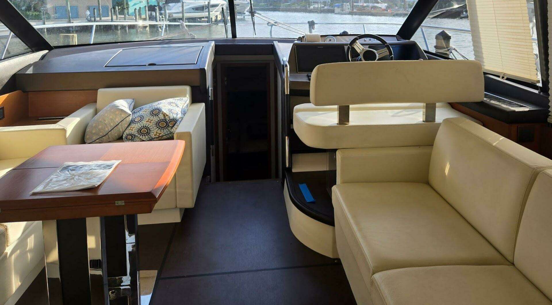 2013 Prestige 500 - Image 23