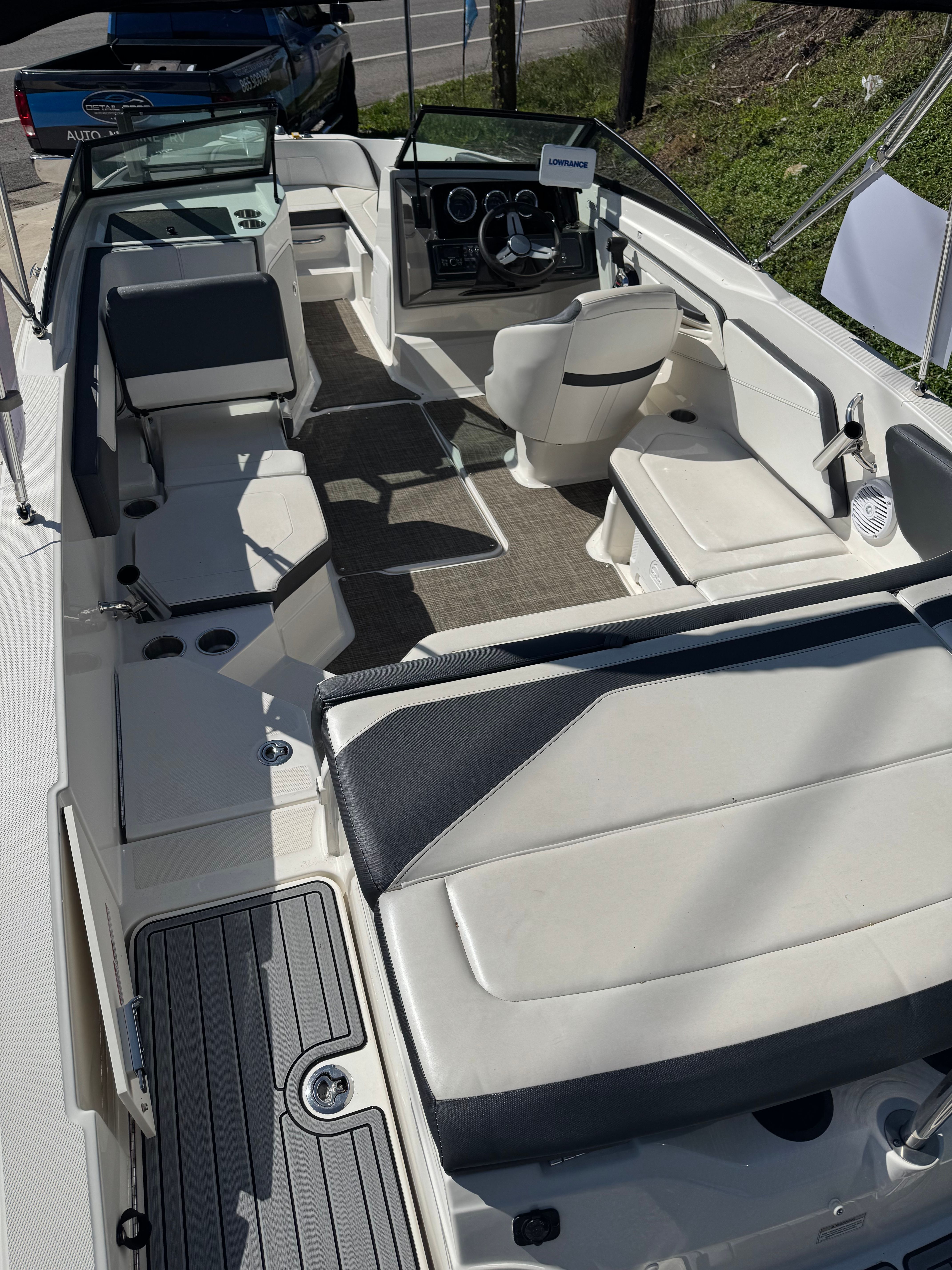 2018 Sea Ray SPX 210 Outboard - 4