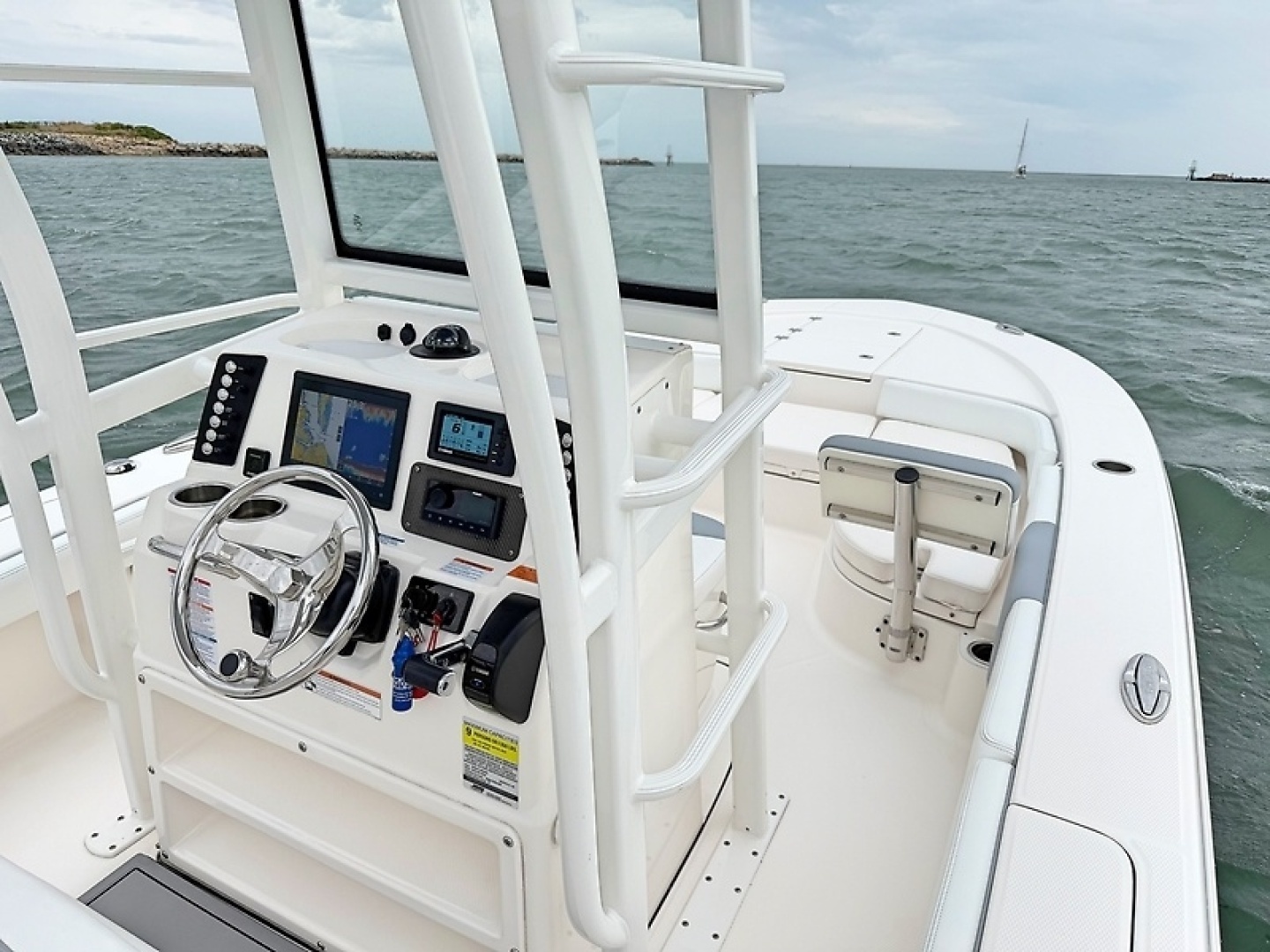 2021 Robalo 246 Cayman SD - Image 12