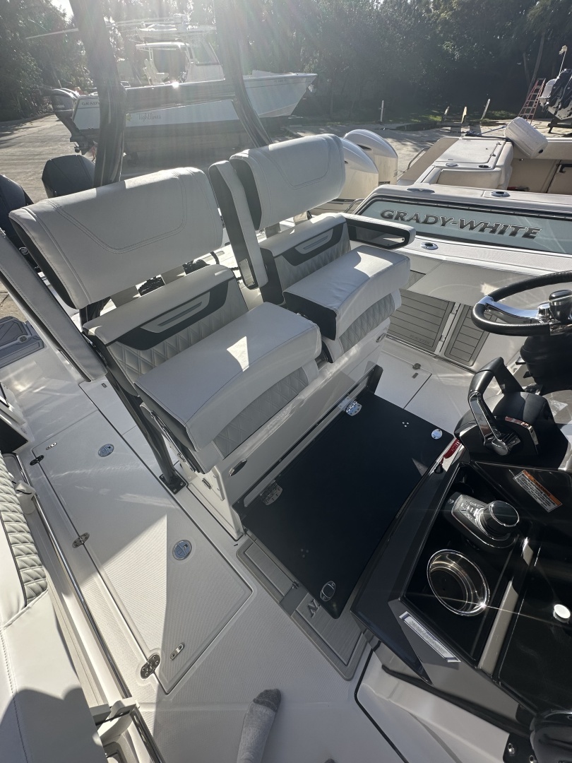 2025 Blackfin 272 CC - Image 16