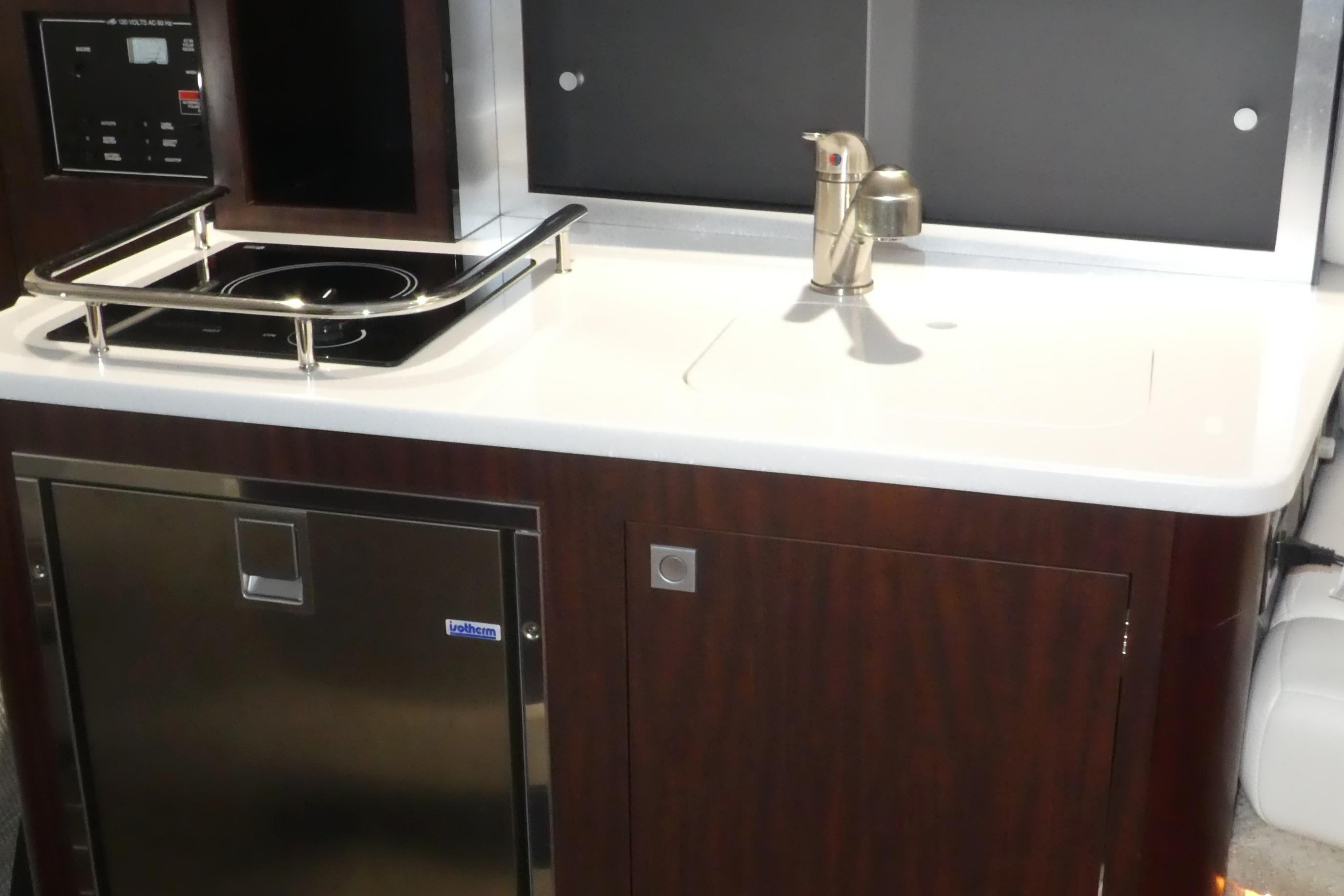Monterey 295 Sport Yacht 2019 kitchenette with stove and sink.