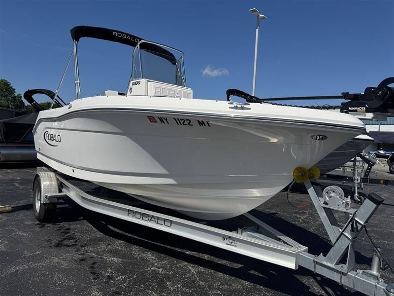 2023 Robalo R180 Center Console