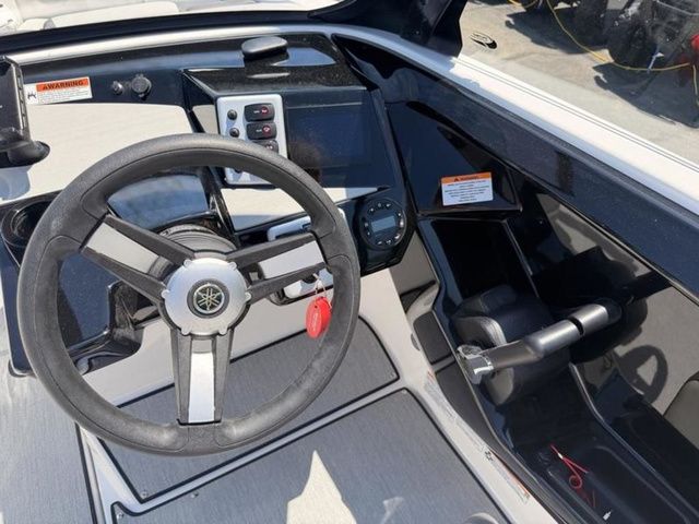 2026 Yamaha Boats SX220 - 13