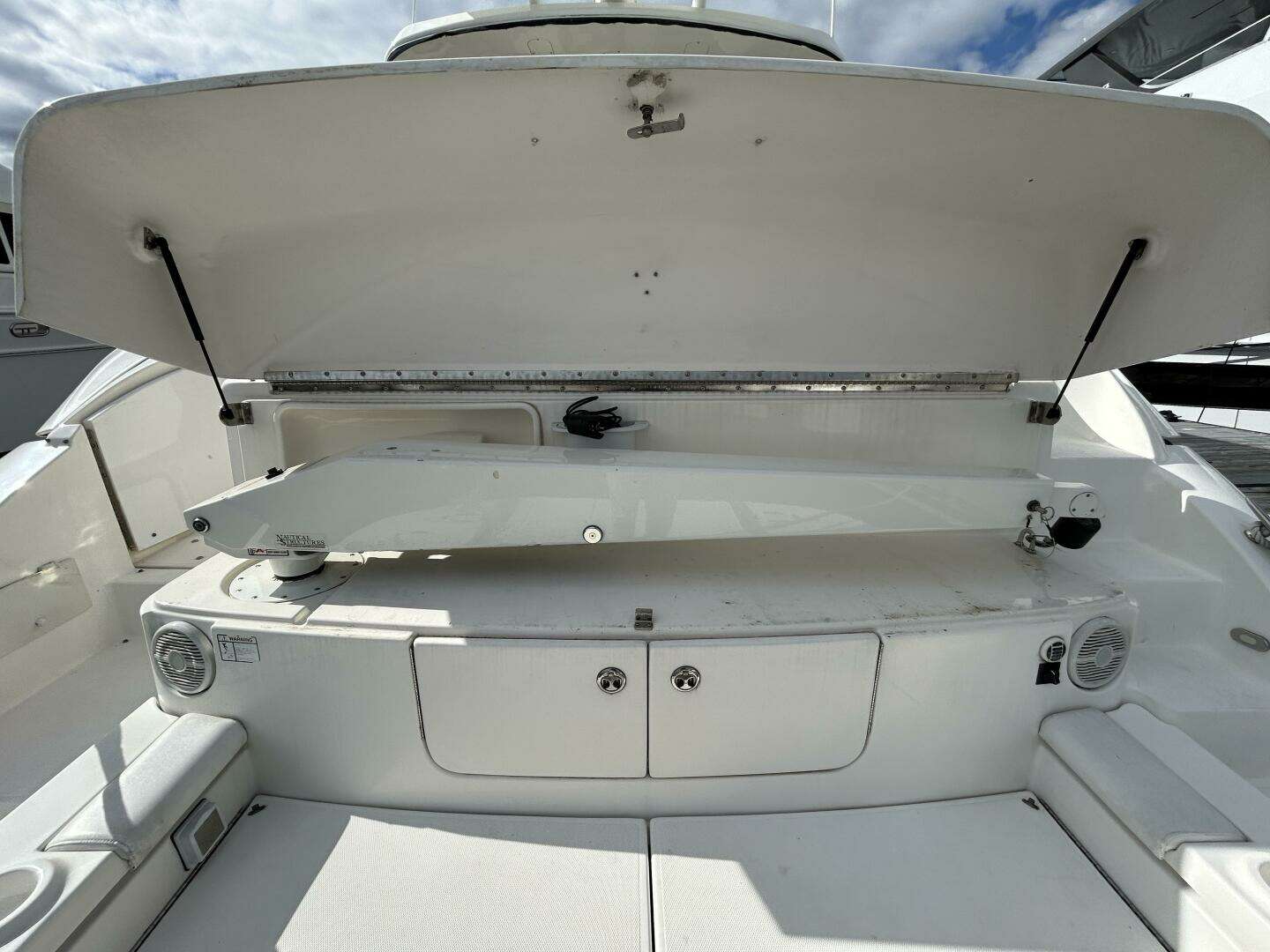 2003 Cruisers Yachts 540 Express - Image 6