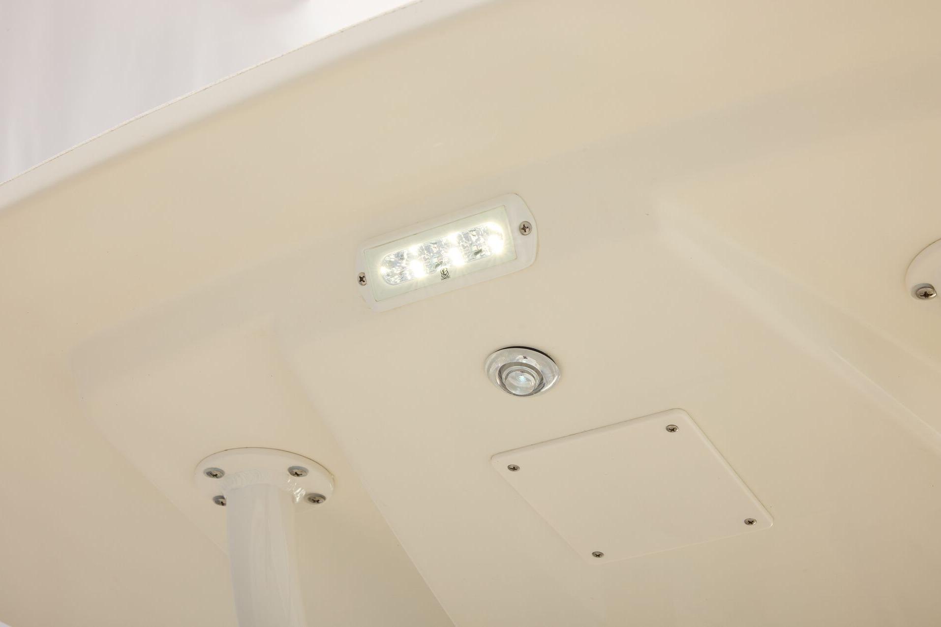 2026 Mako 226 Center Console - 32