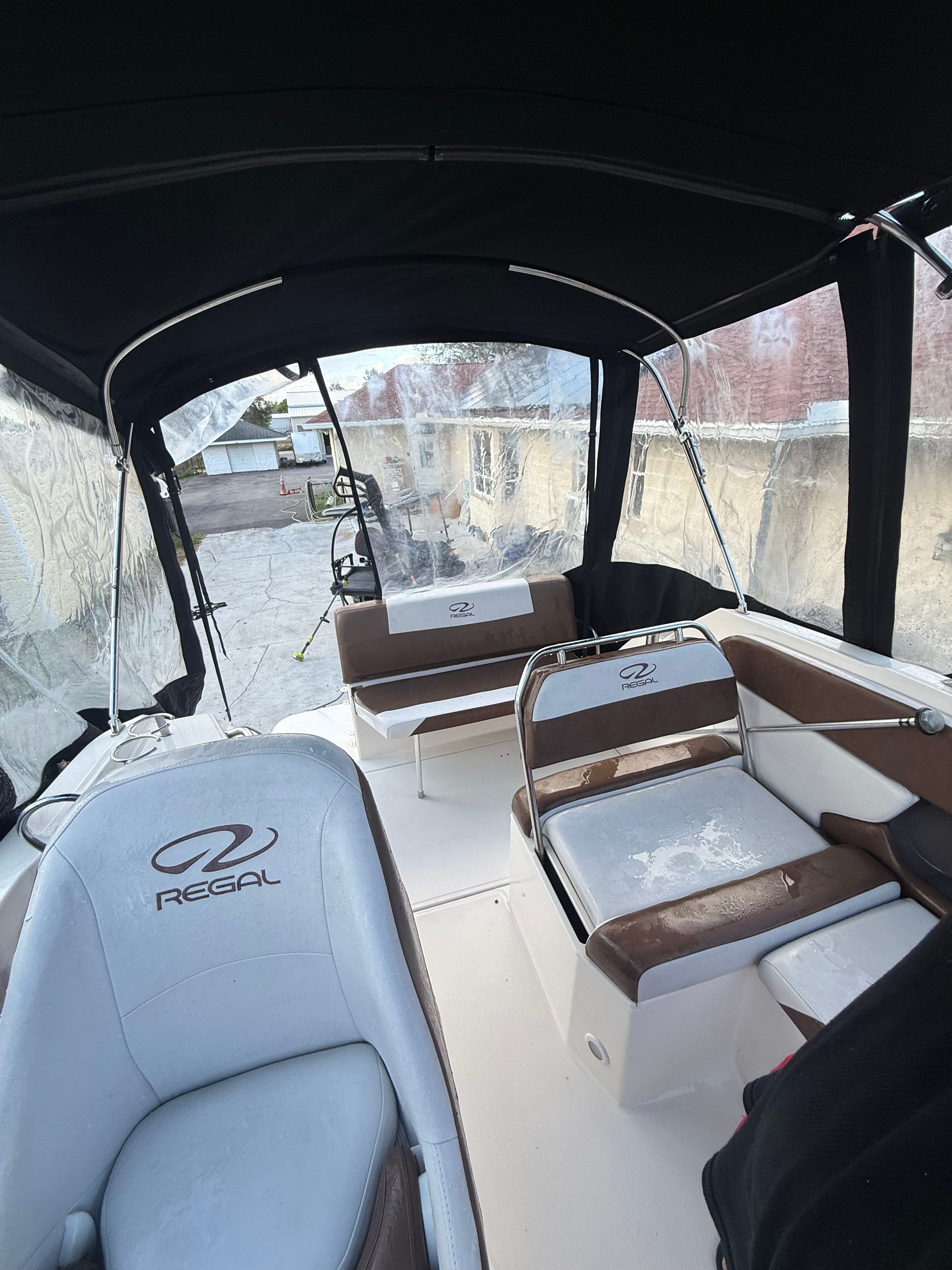 2006 Regal 2565 Window Express - 11