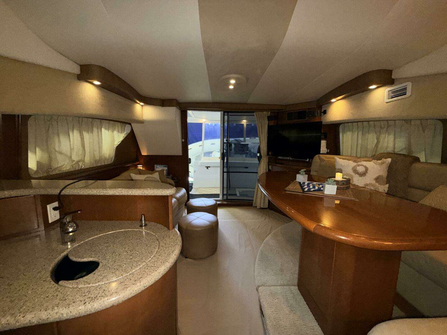 2006 Silverton 38 Sport Bridge - Image 27