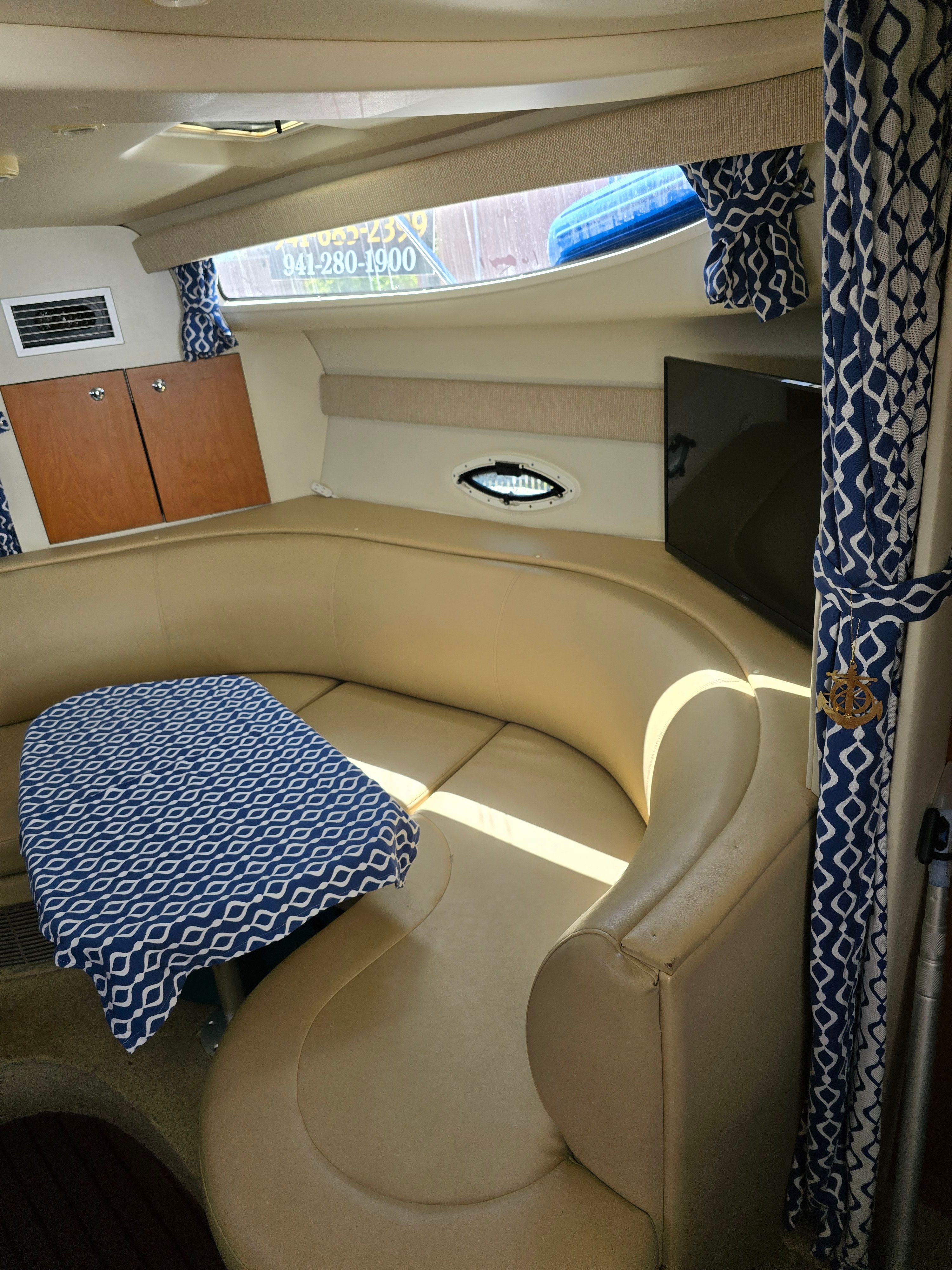 2004 Bayliner 305SB - 8