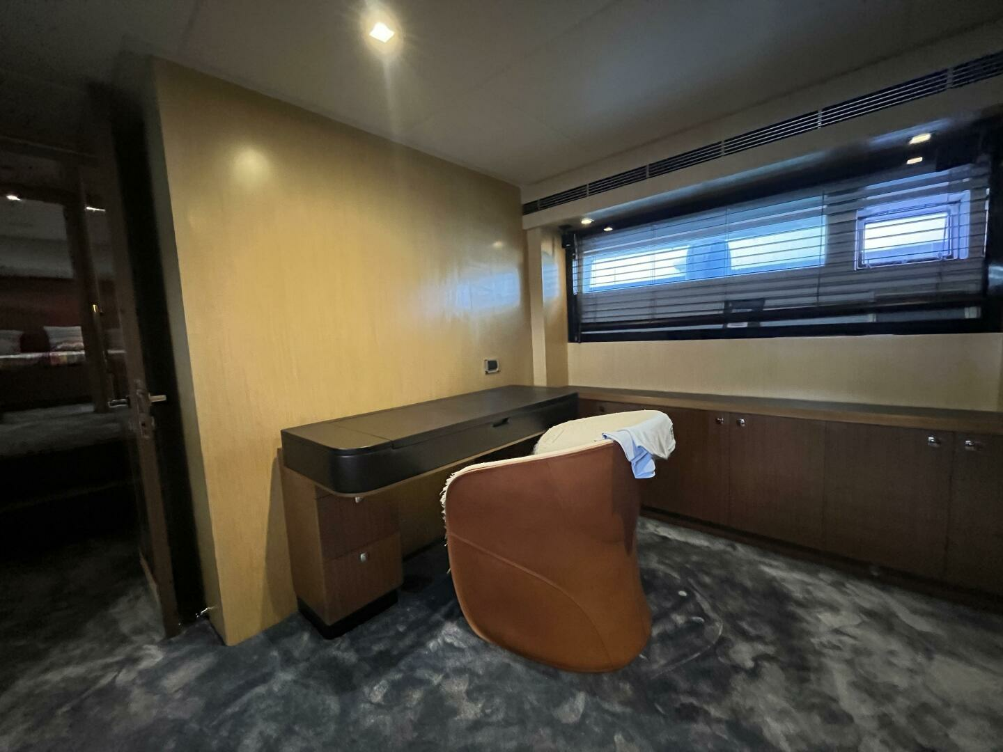 2011 Azimut Magellano 74' - Image 7
